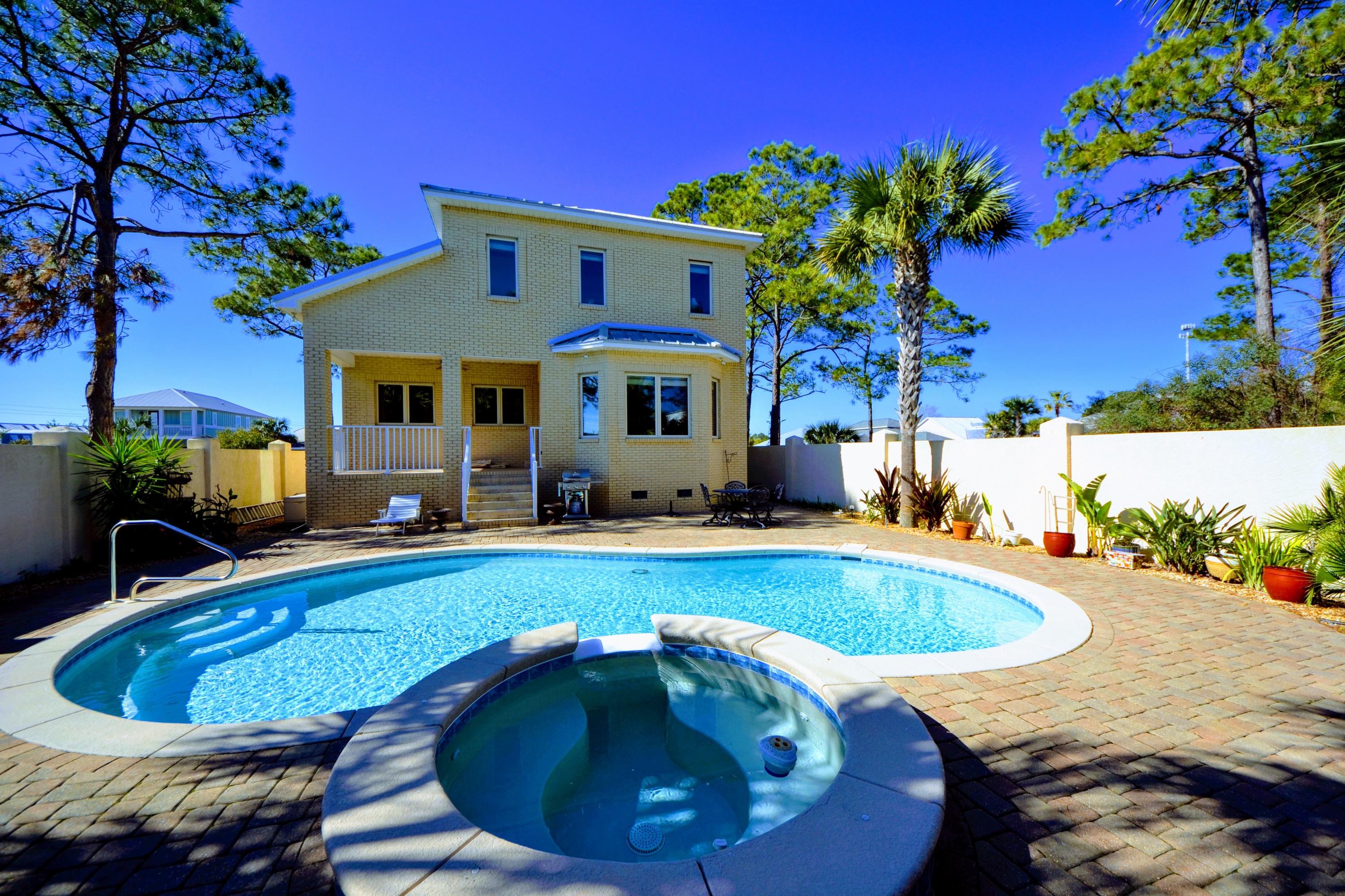 JAMAICAN LAKE CONDOS - Residential