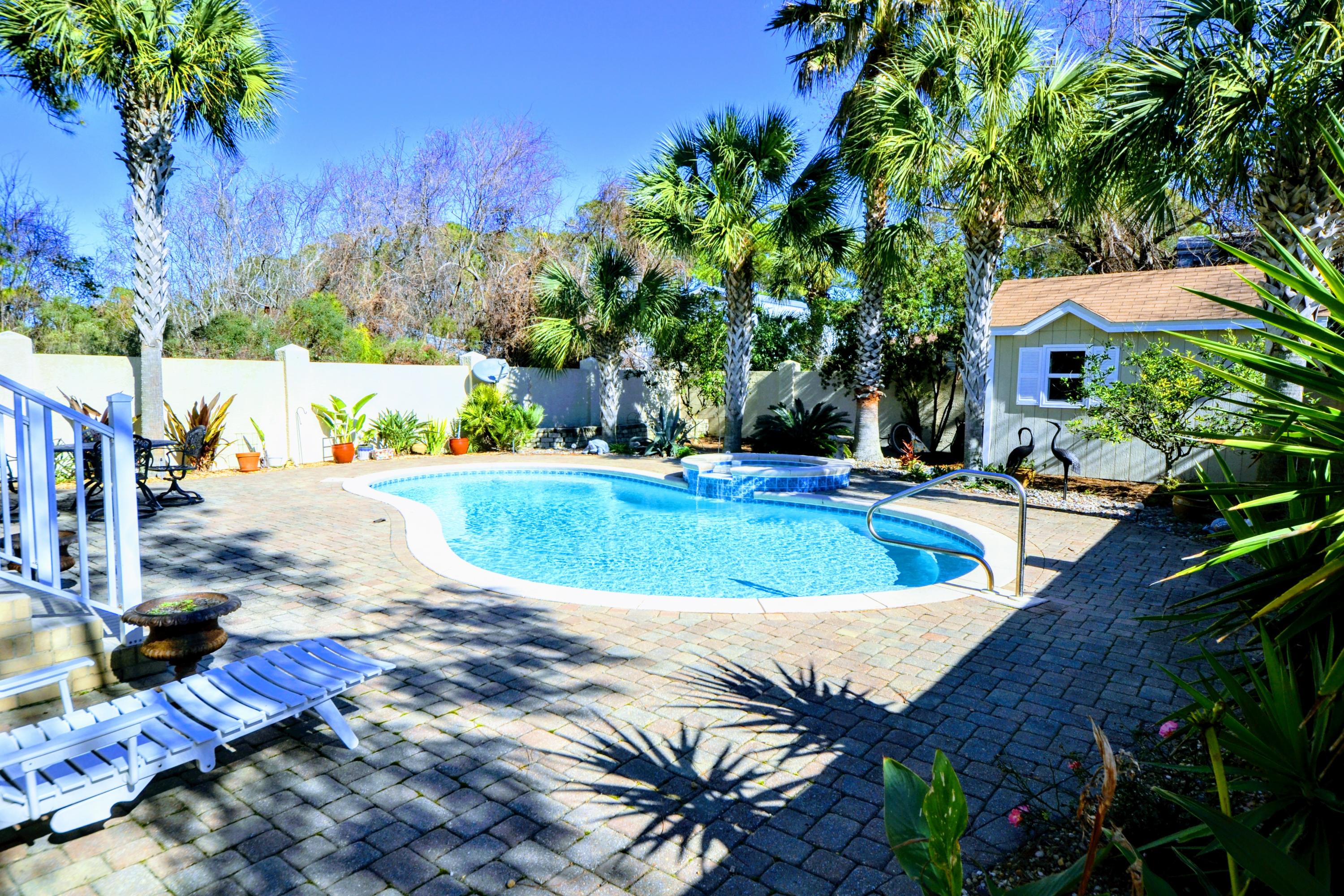 JAMAICAN LAKE CONDOS - Residential