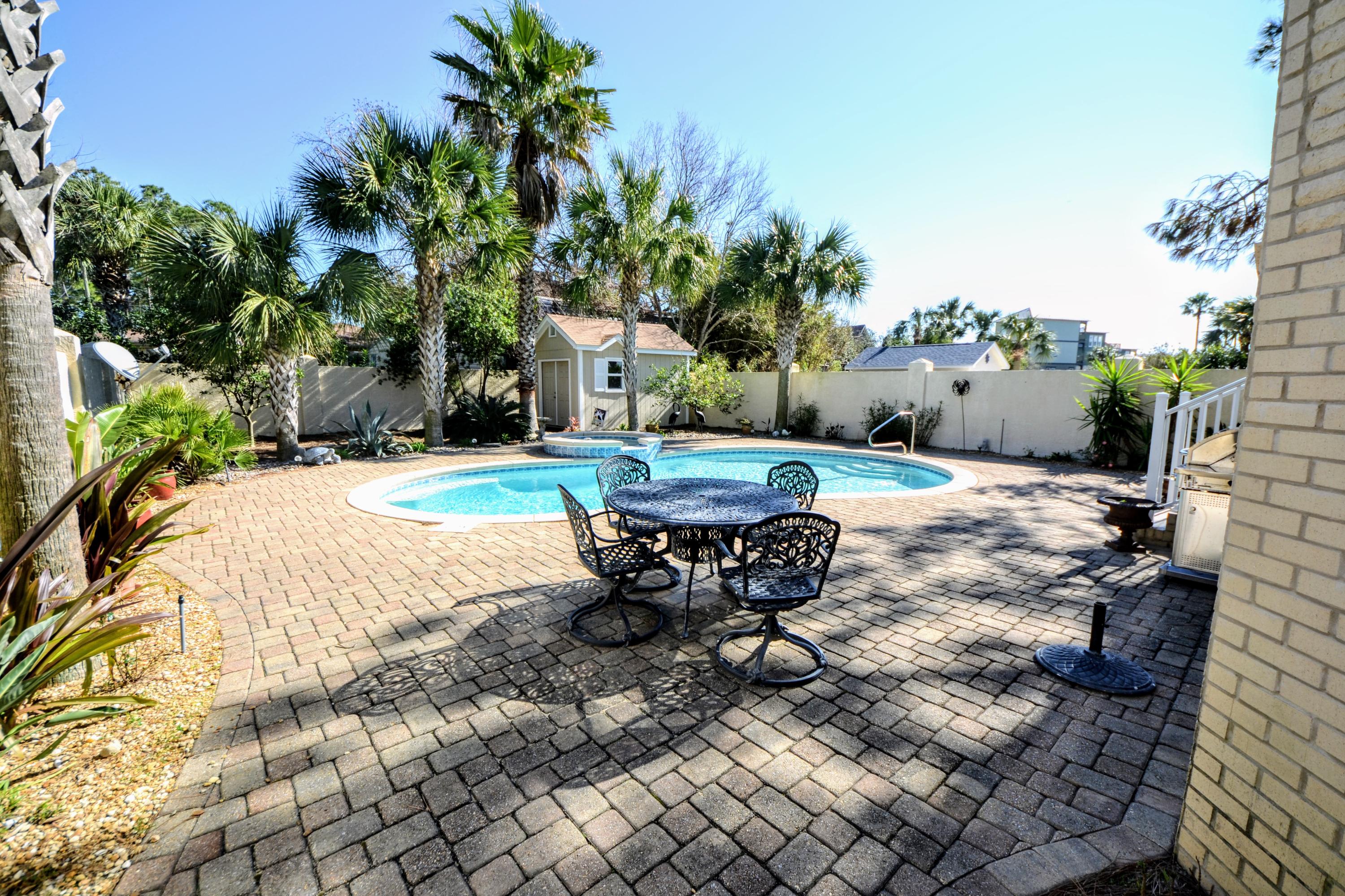 JAMAICAN LAKE CONDOS - Residential