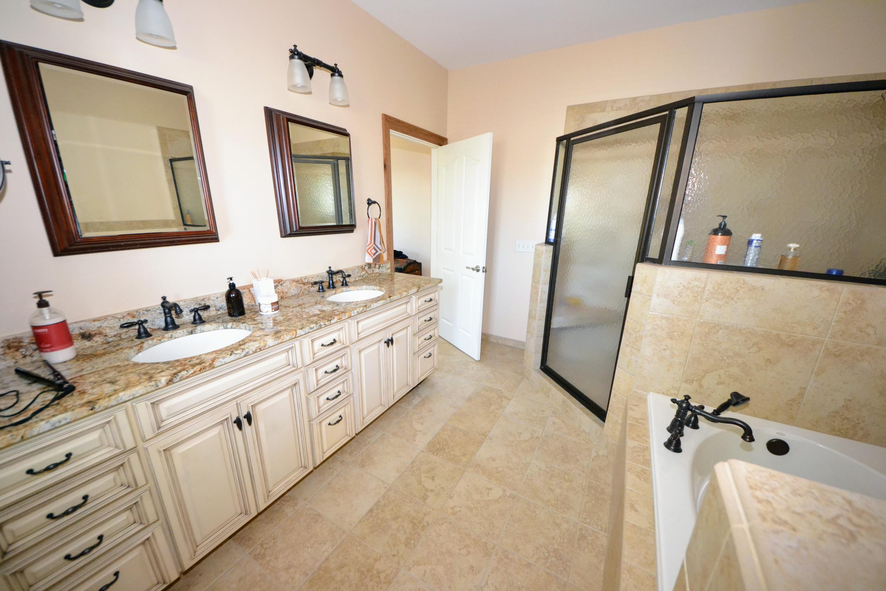 JAMAICAN LAKE CONDOS - Residential