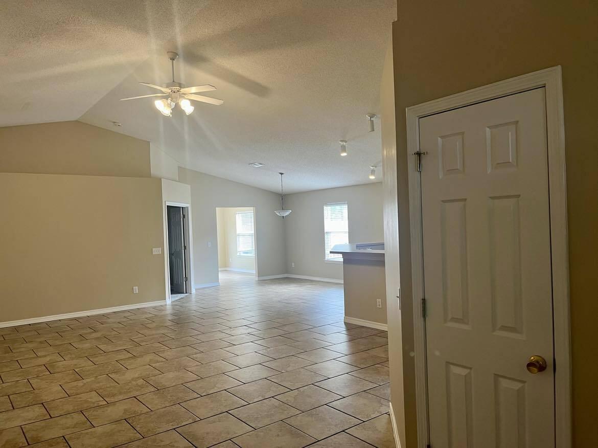 HIDDEN SHORES - Residential Lease
