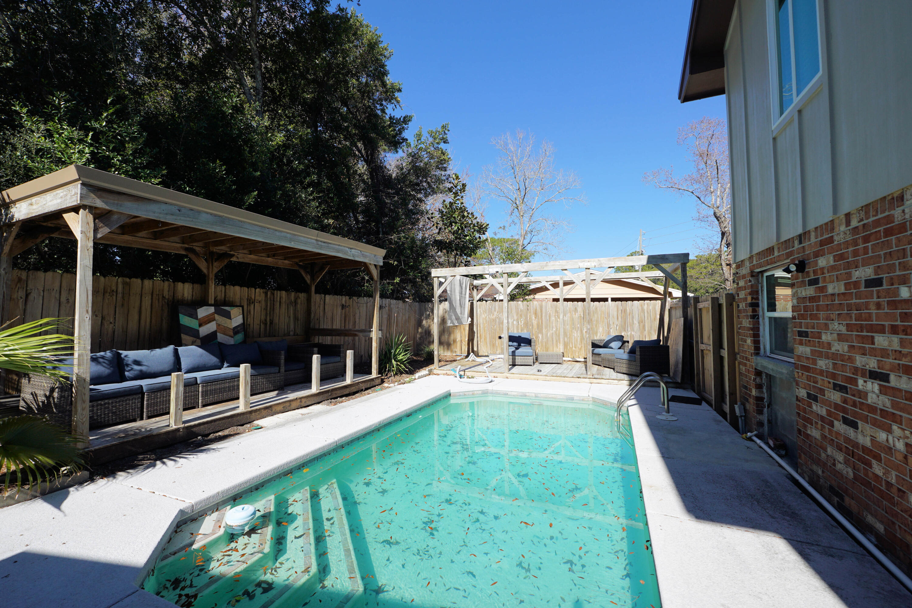COLONIAL ESTATES - Residential