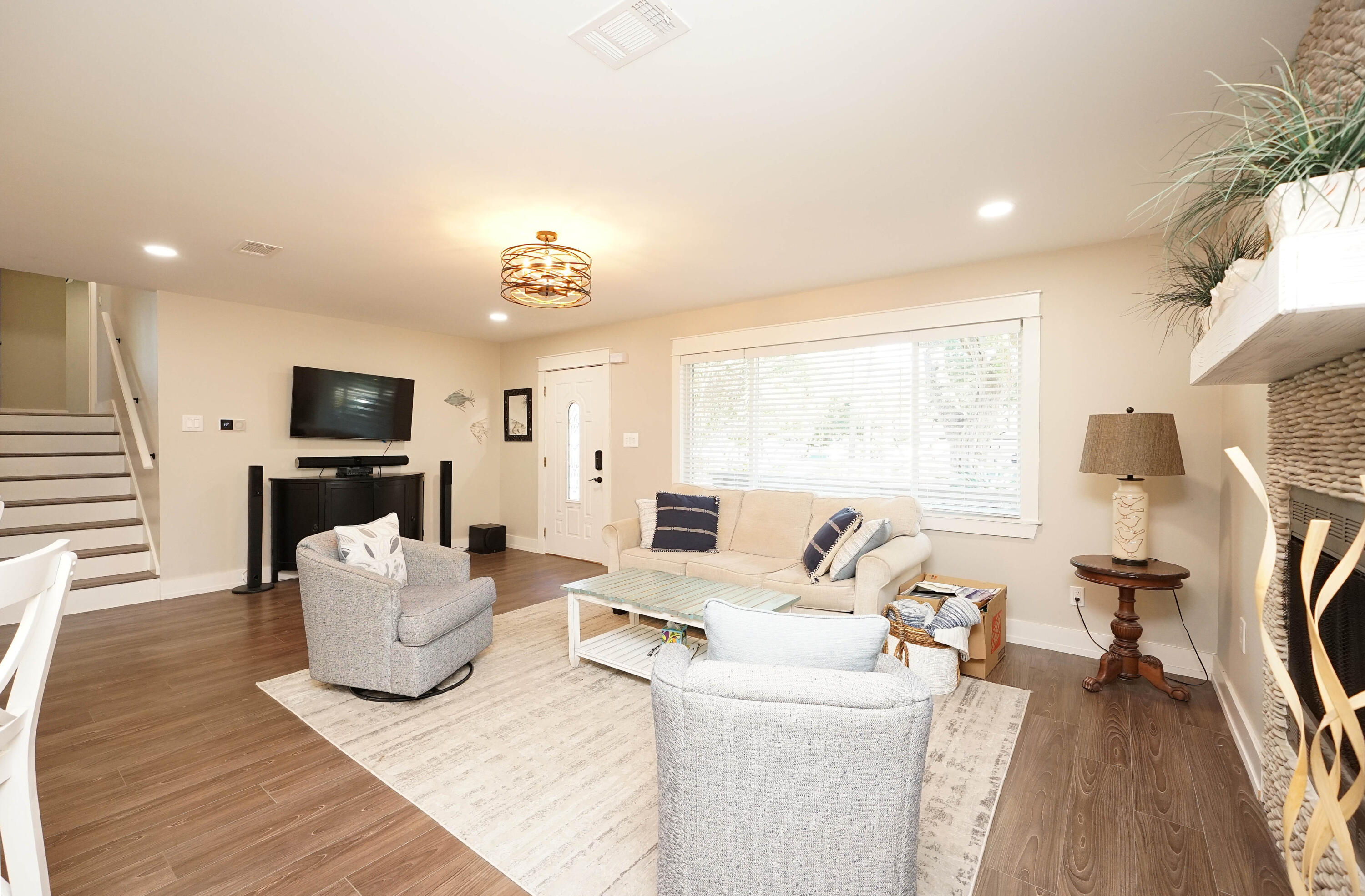COLONIAL ESTATES - Residential