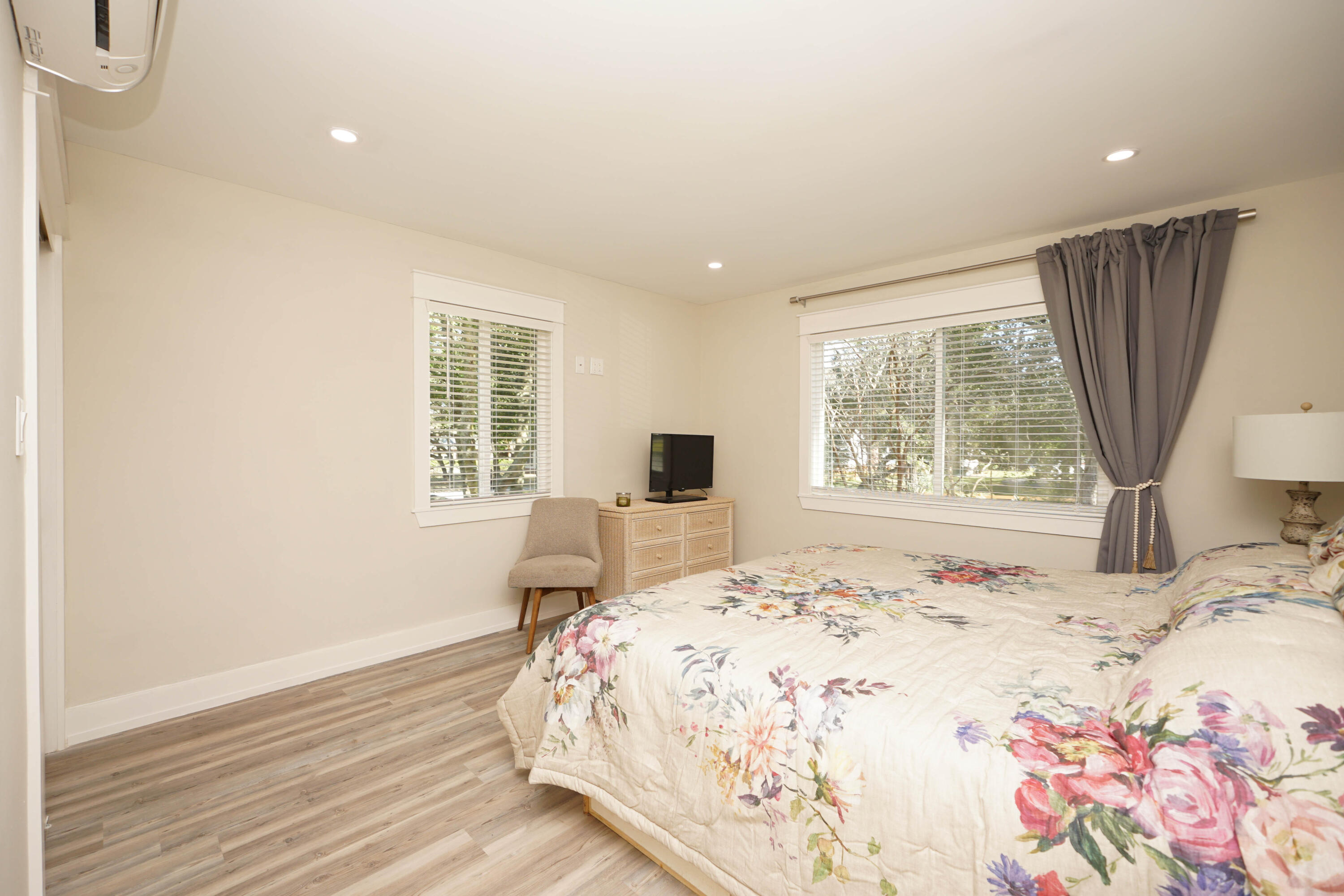 COLONIAL ESTATES - Residential