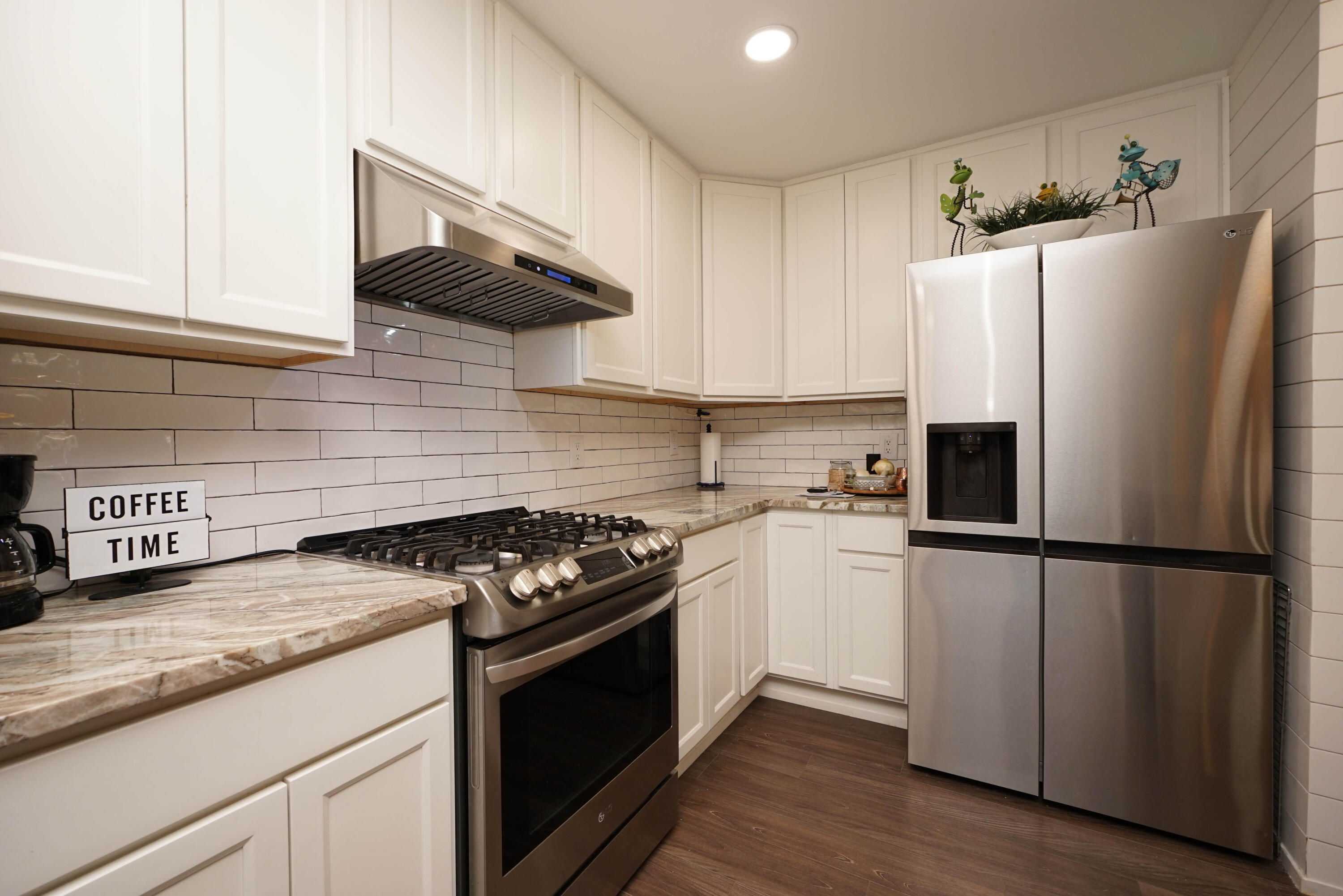 COLONIAL ESTATES - Residential