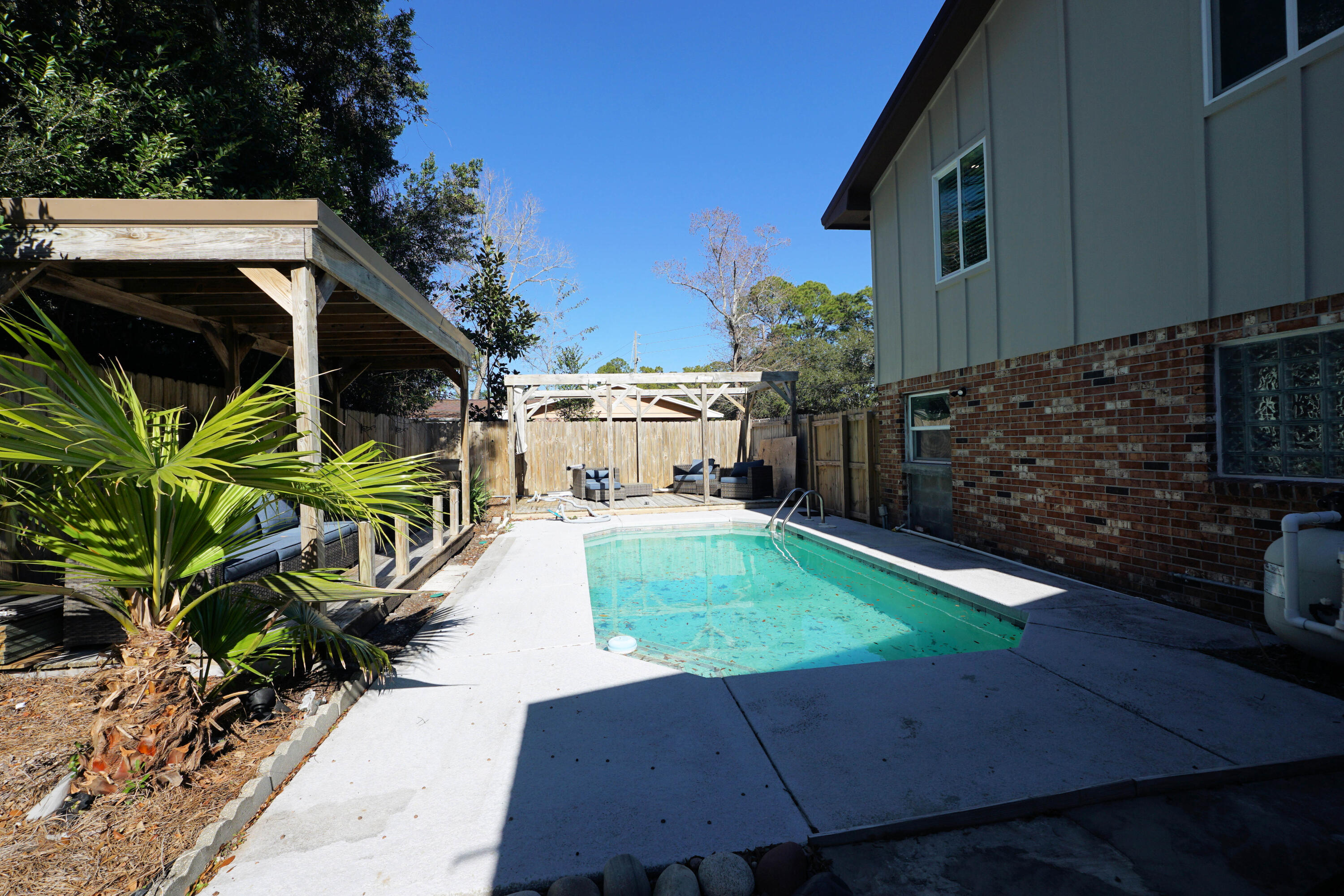 COLONIAL ESTATES - Residential
