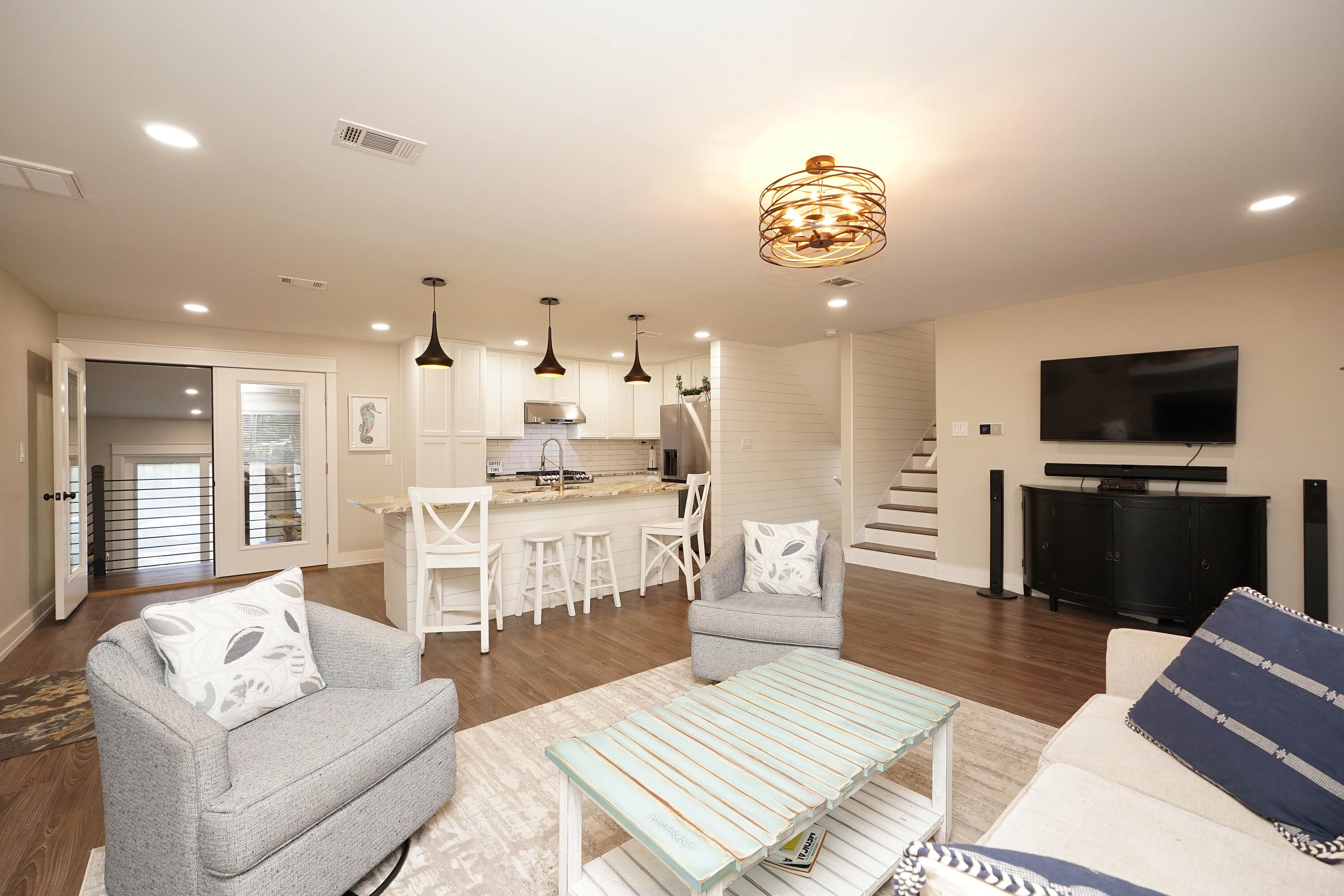 COLONIAL ESTATES - Residential