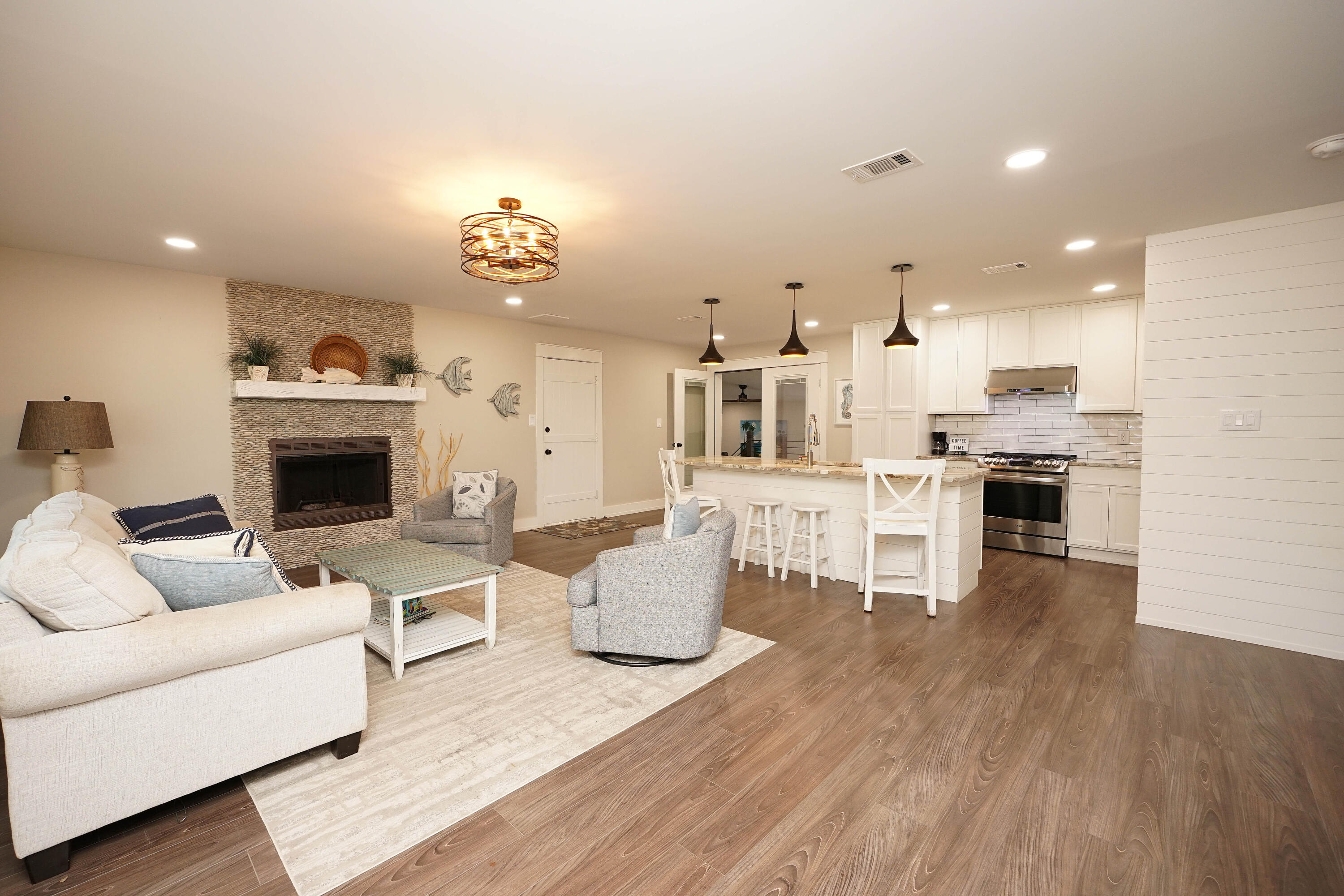 COLONIAL ESTATES - Residential