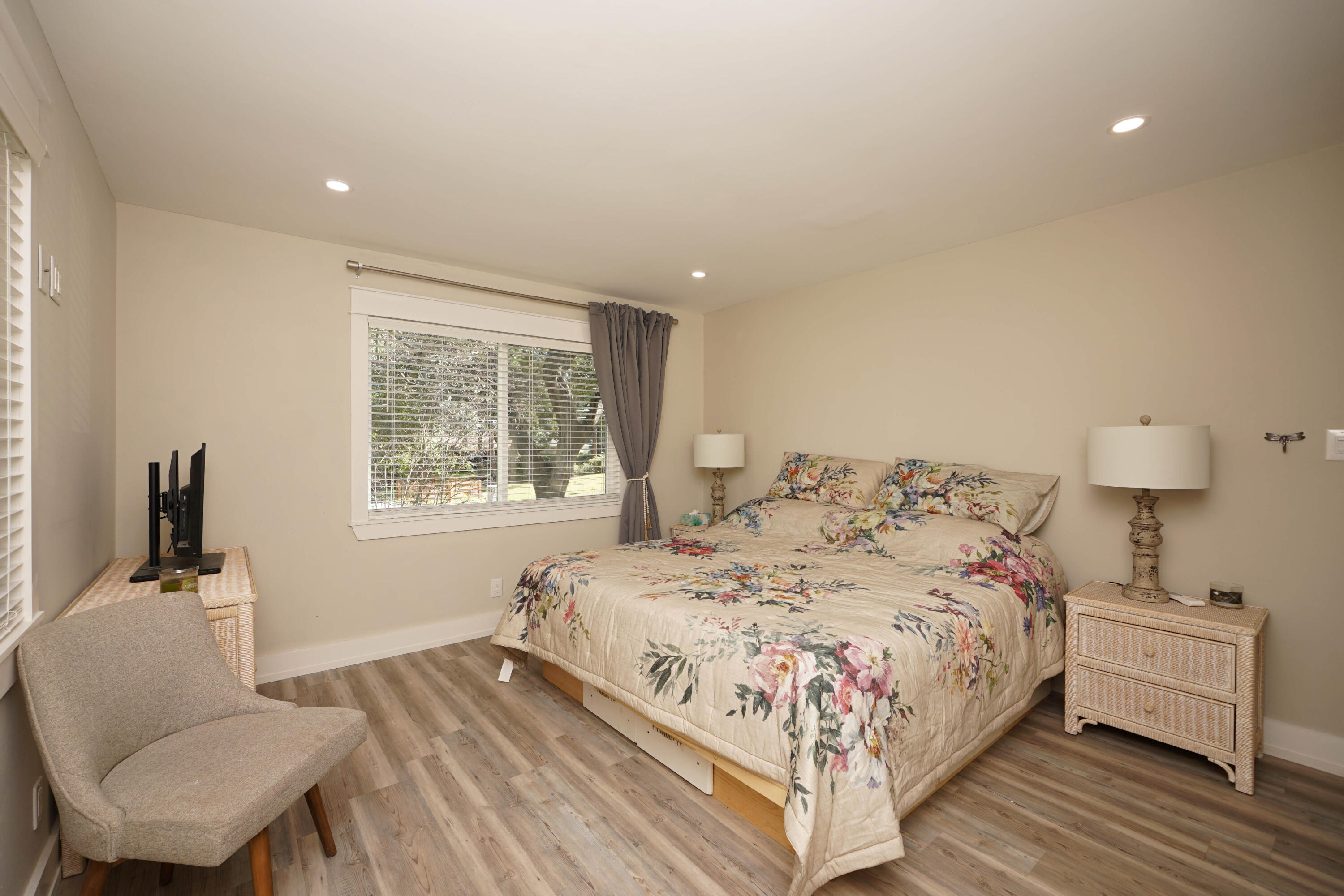 COLONIAL ESTATES - Residential