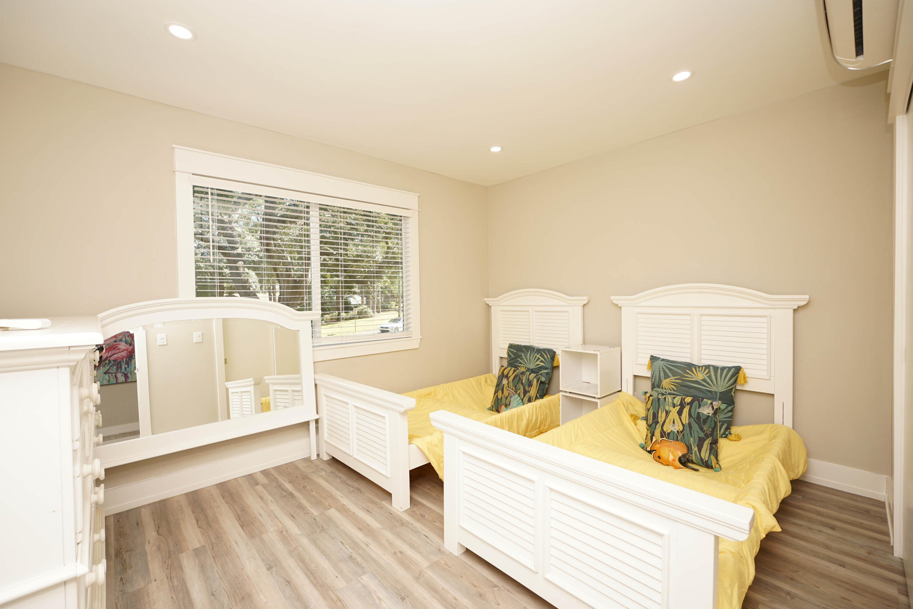 COLONIAL ESTATES - Residential