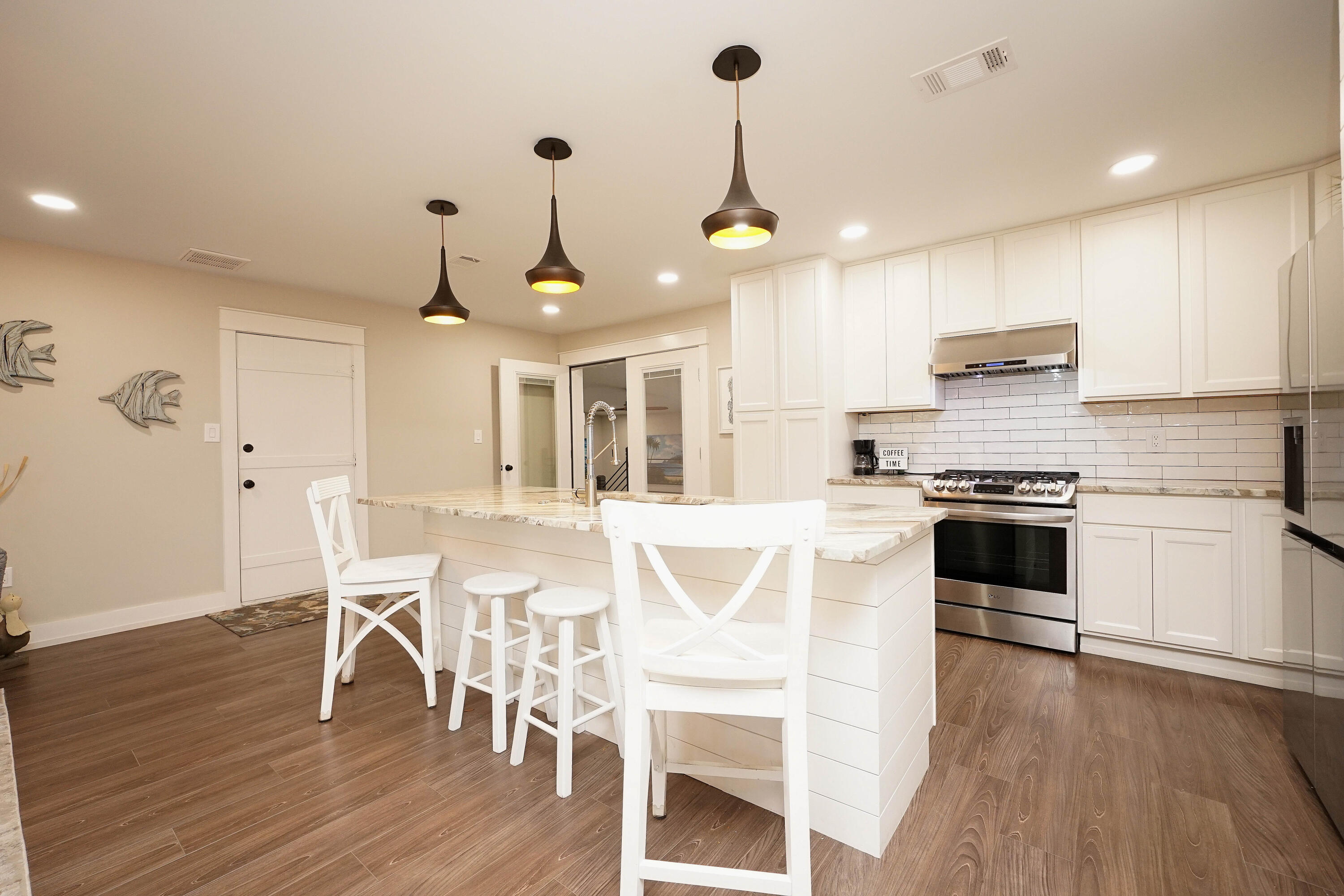 COLONIAL ESTATES - Residential