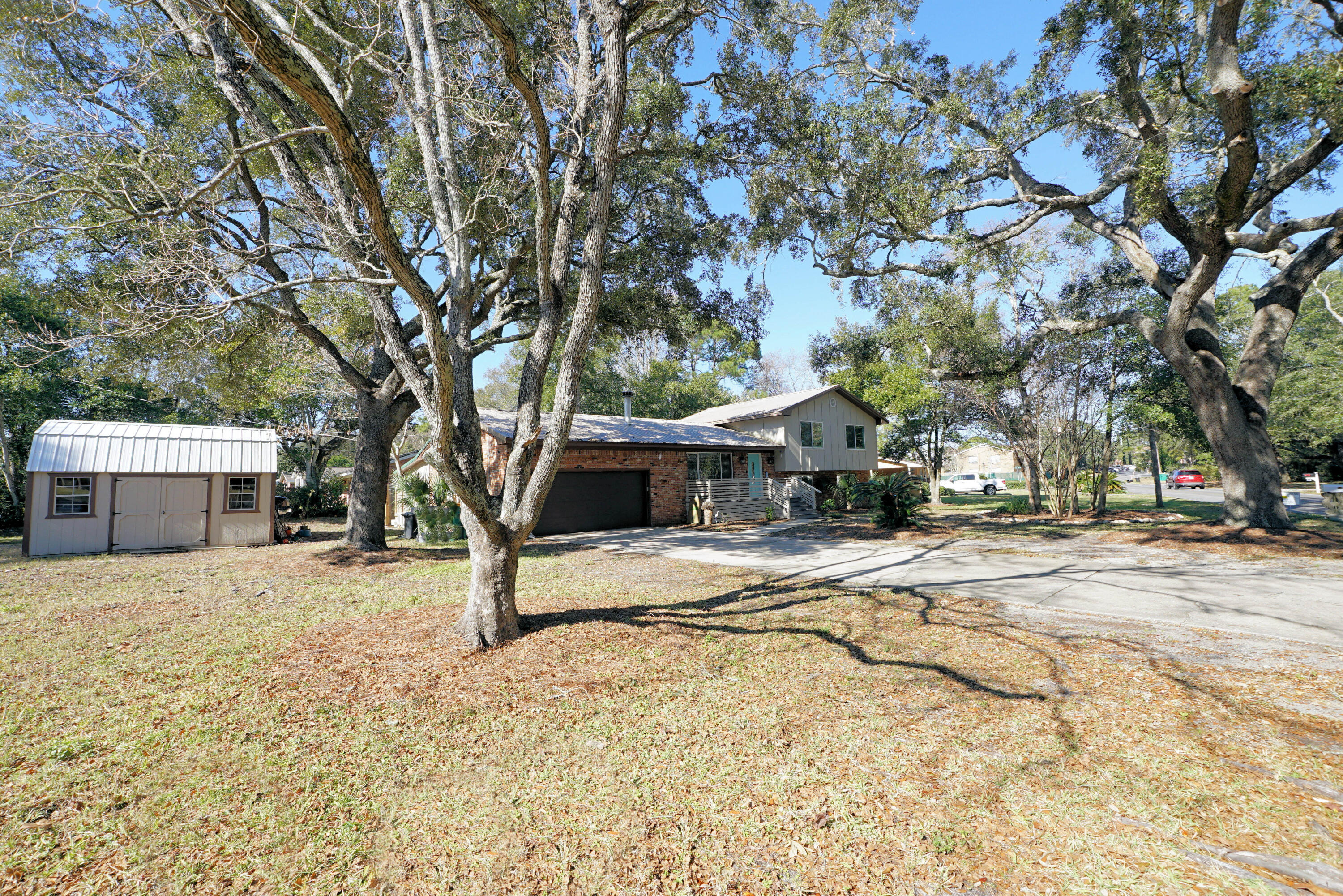 COLONIAL ESTATES - Residential