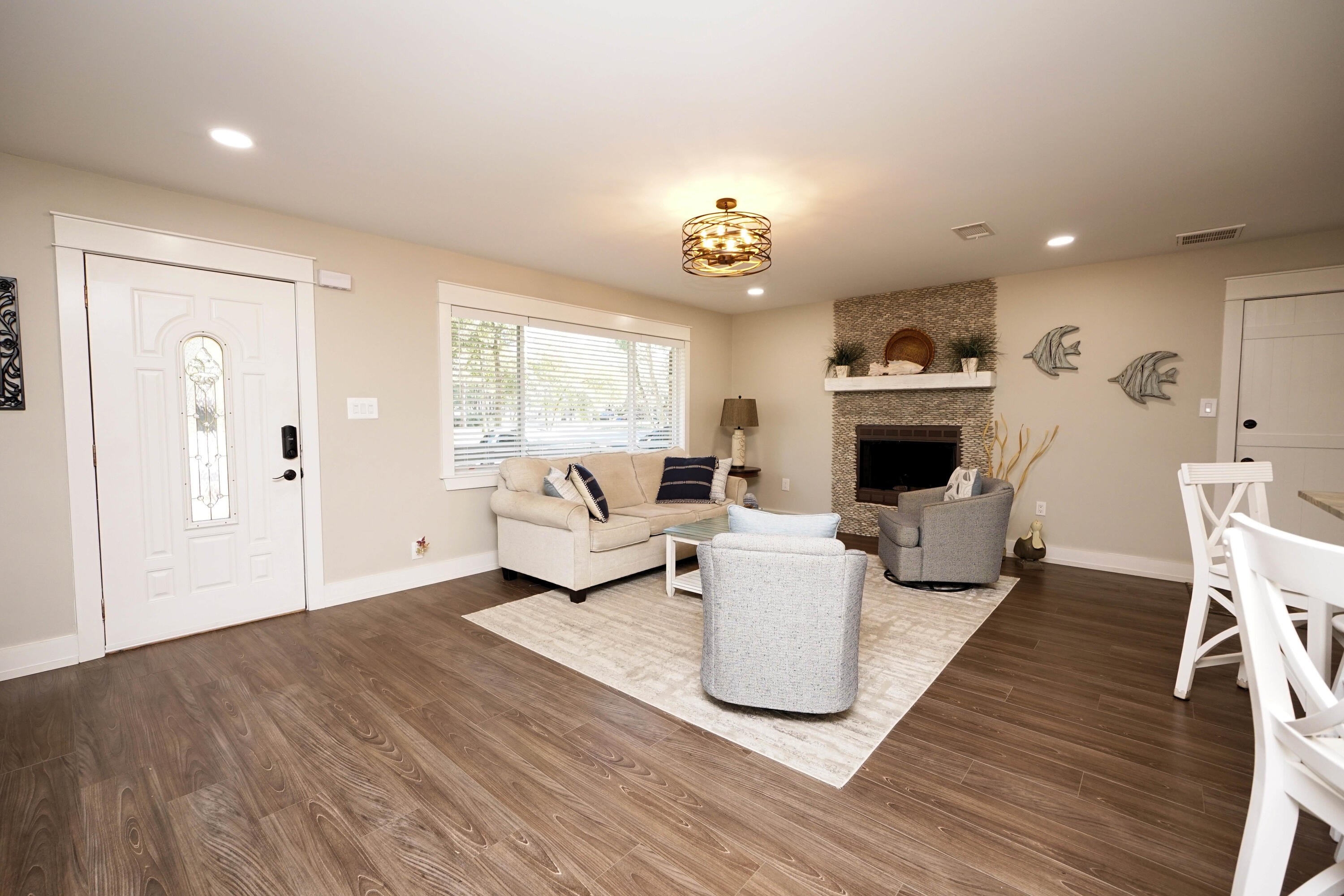 COLONIAL ESTATES - Residential