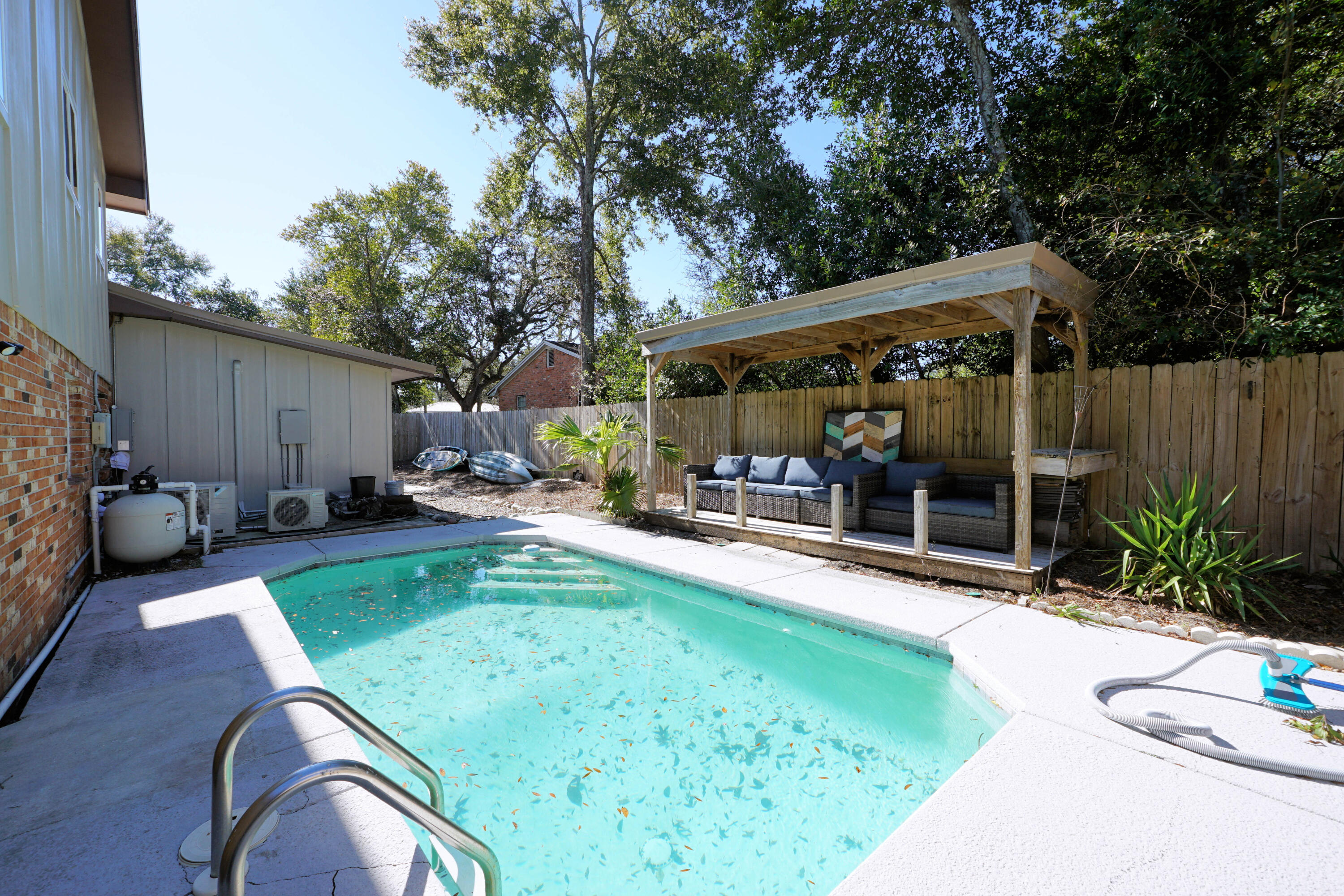 COLONIAL ESTATES - Residential