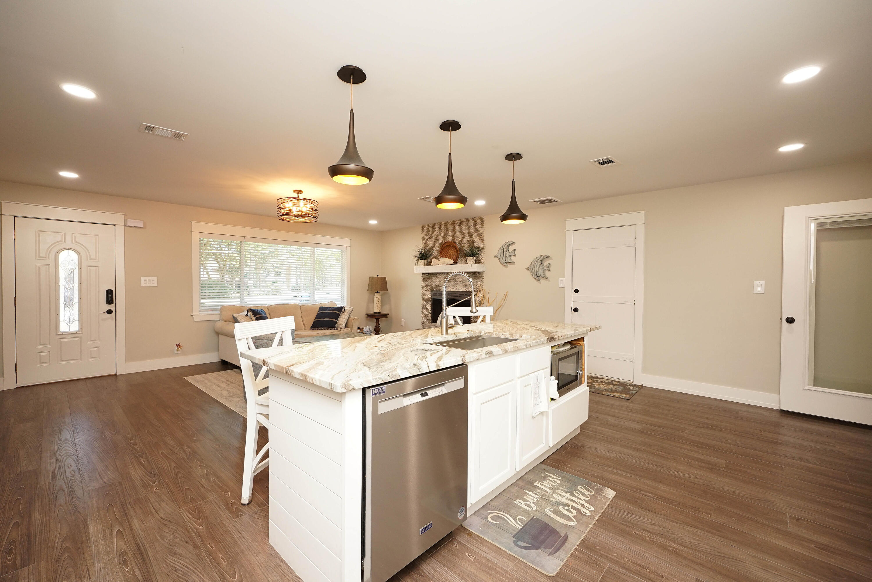 COLONIAL ESTATES - Residential