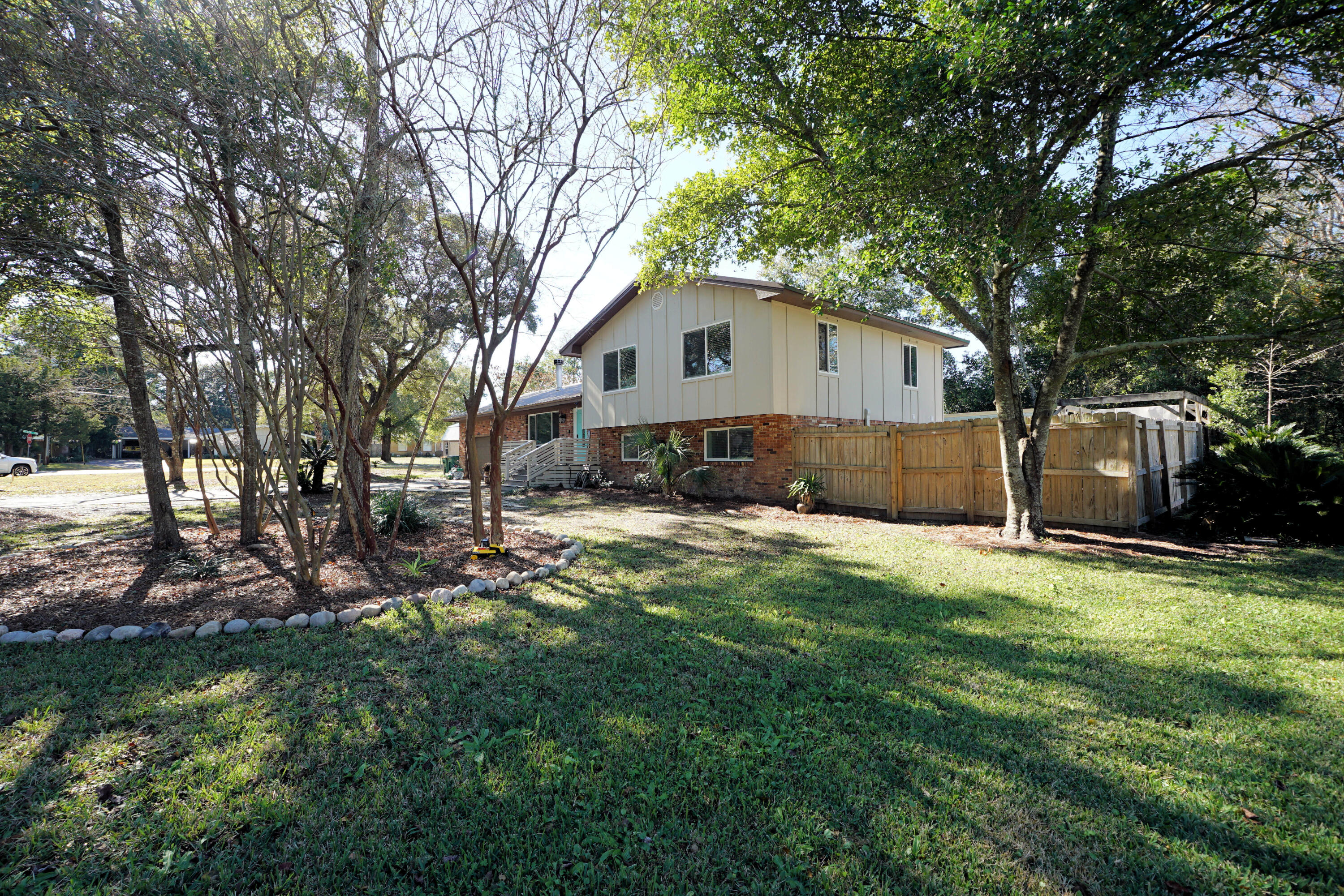COLONIAL ESTATES - Residential