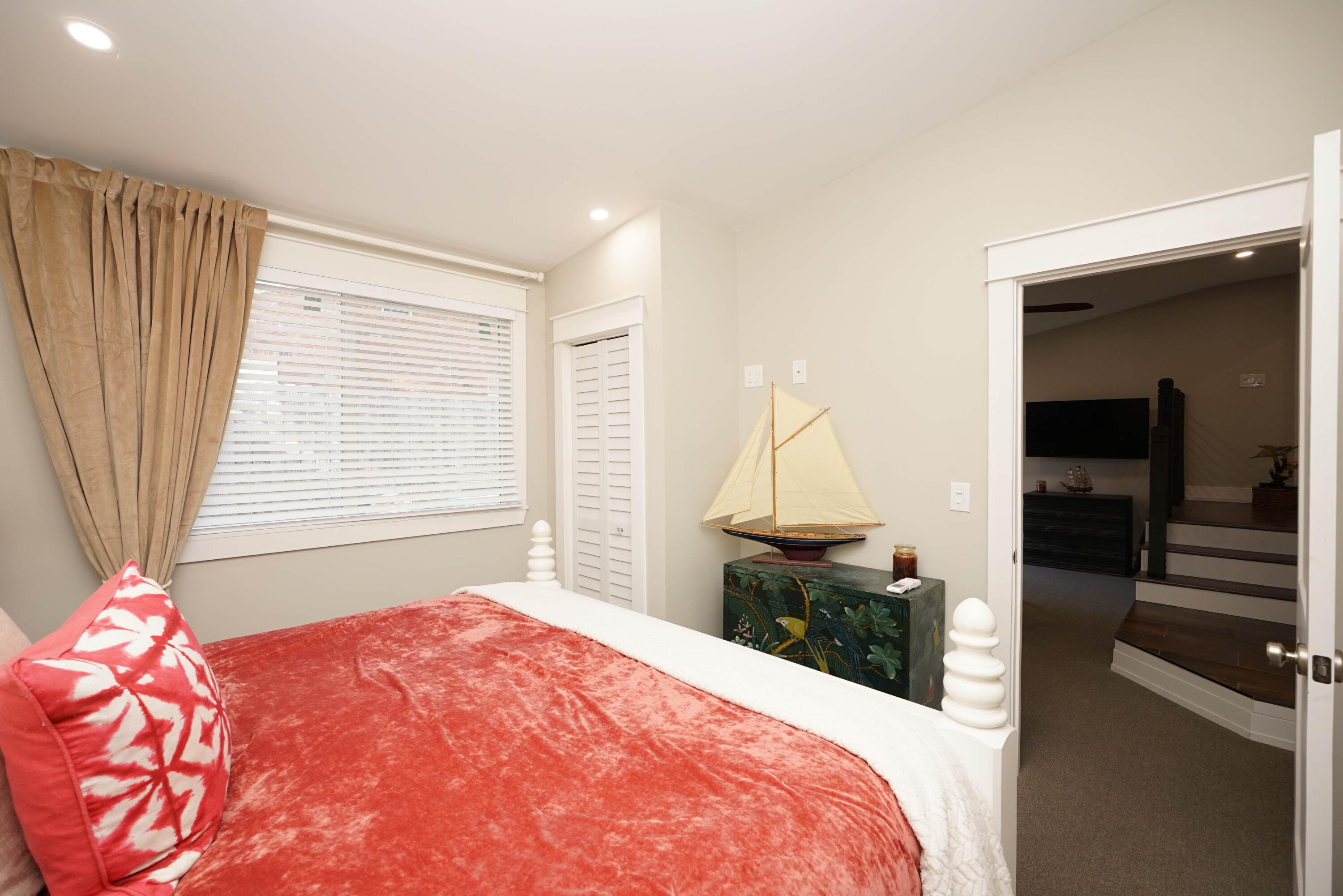COLONIAL ESTATES - Residential