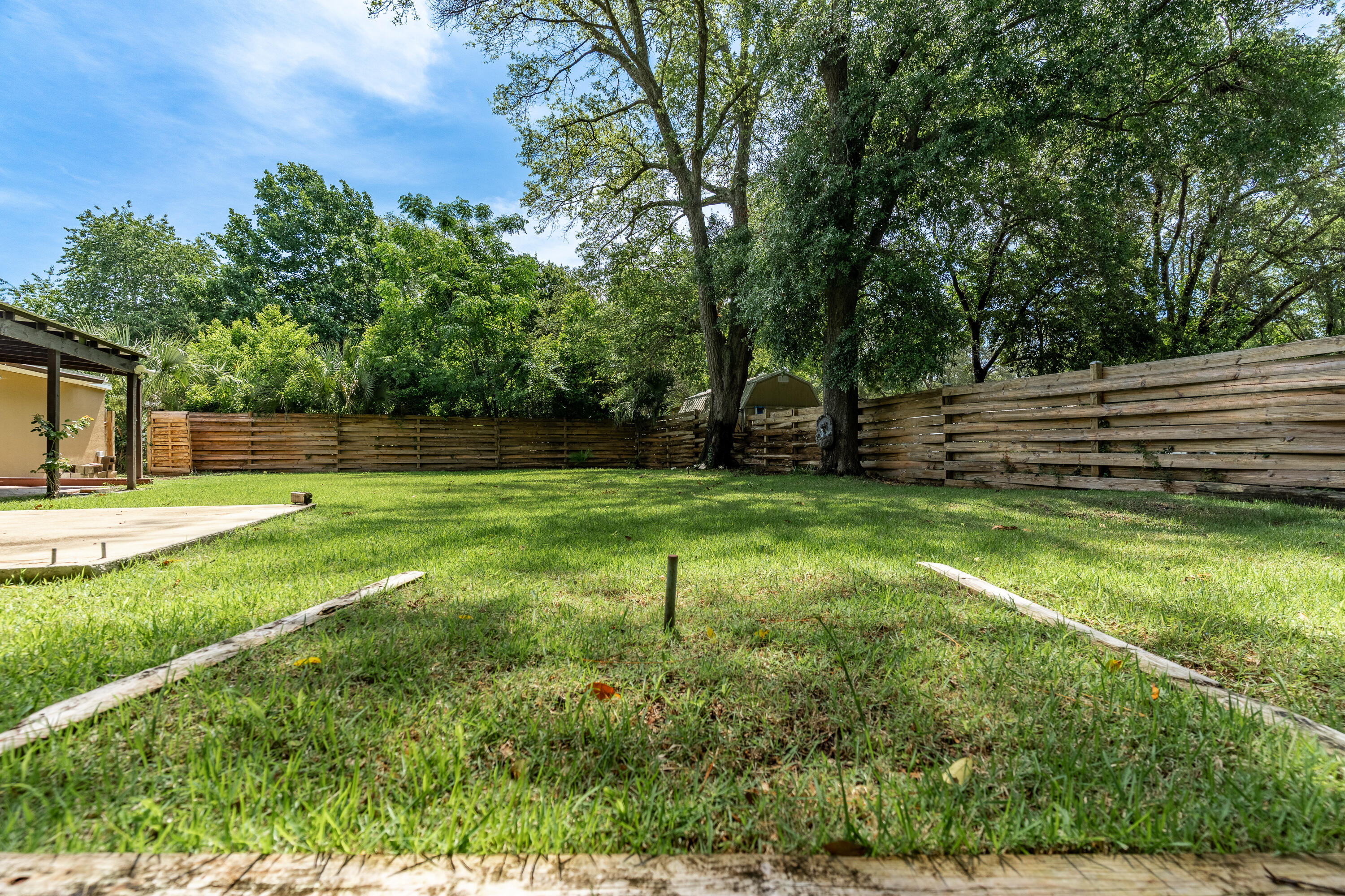 ELLIOTTS POINT 7TH ADDN - Residential