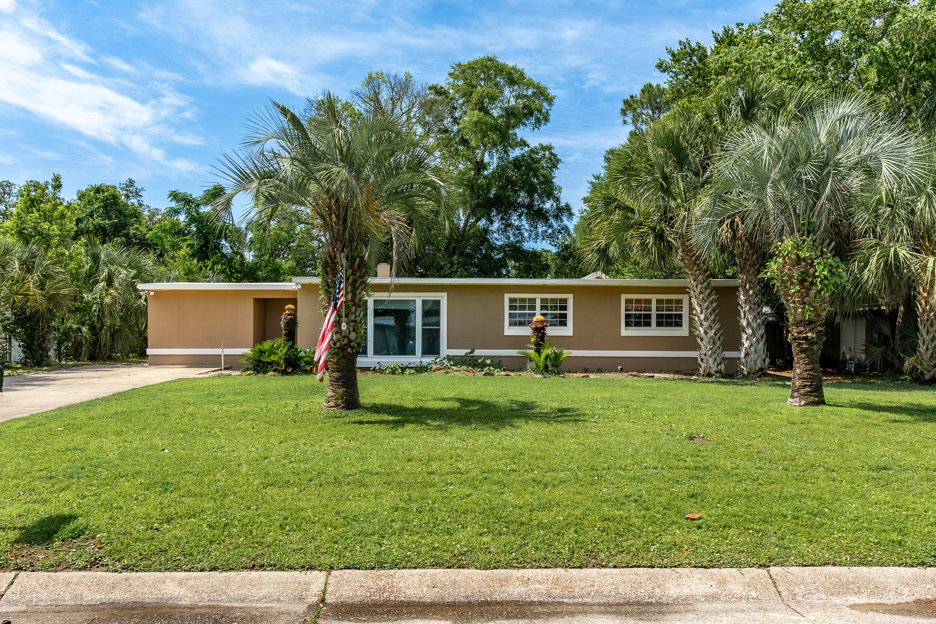 ELLIOTTS POINT 7TH ADDN - Residential