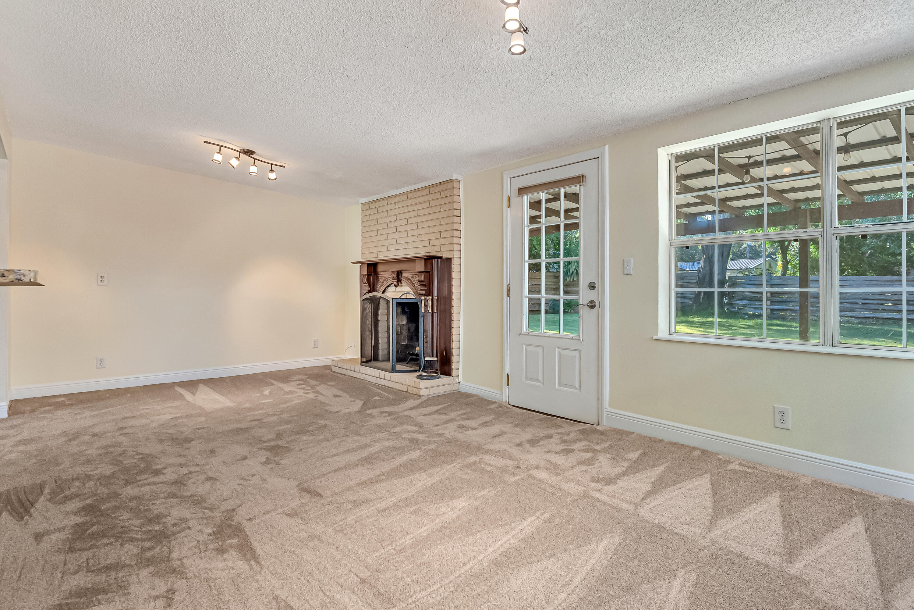 ELLIOTTS POINT 7TH ADDN - Residential