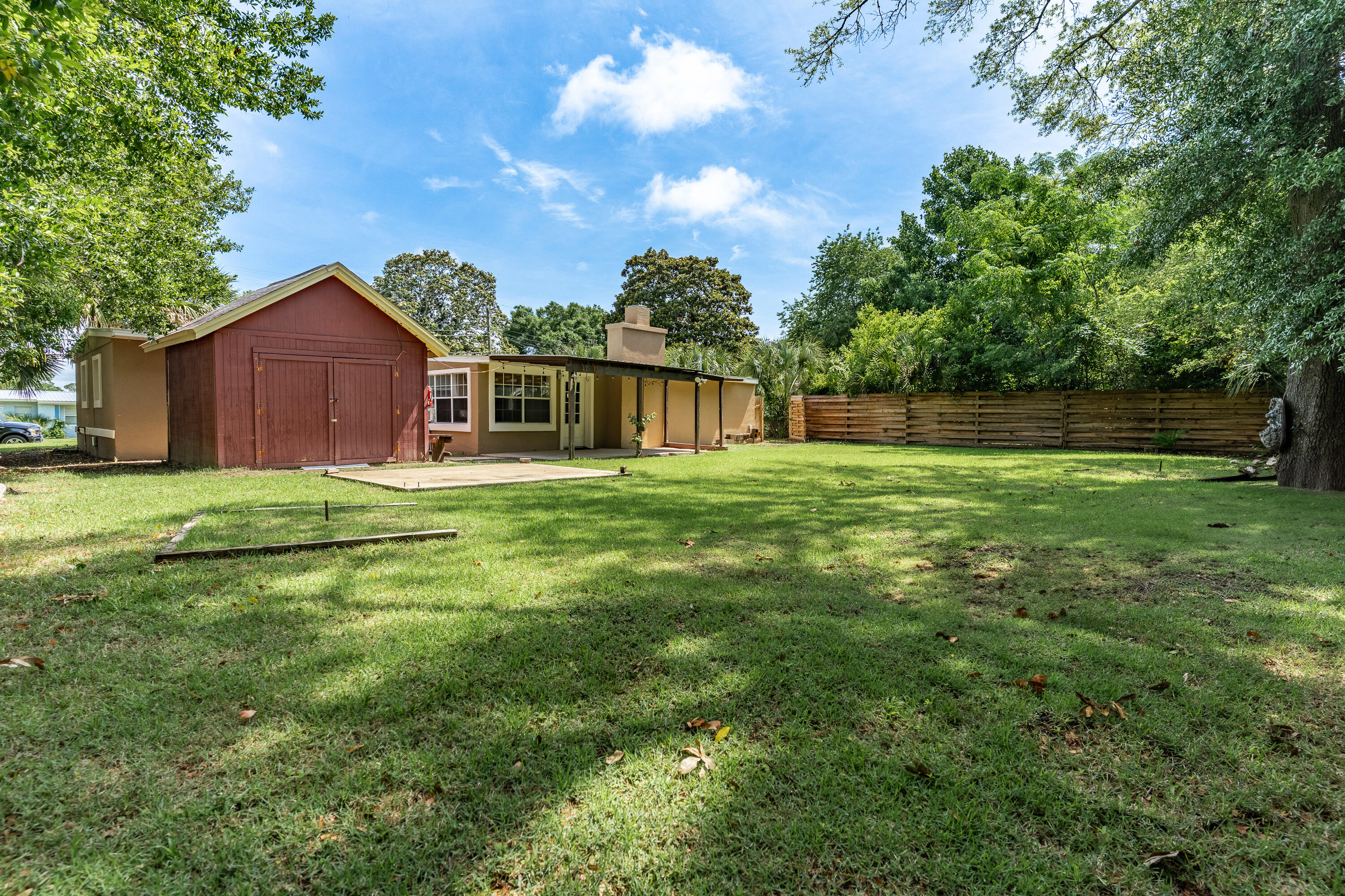 ELLIOTTS POINT 7TH ADDN - Residential