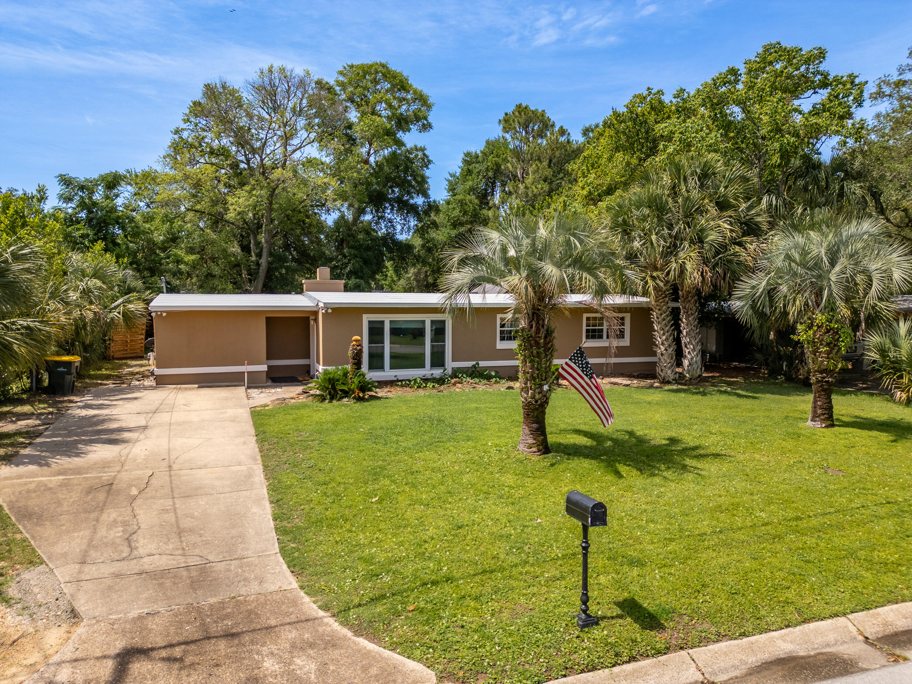 ELLIOTTS POINT 7TH ADDN - Residential