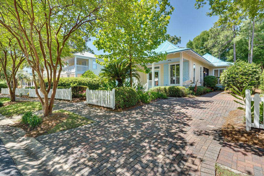 This charming Victorian Conch home in the sought after Crystal Lake neighborhood, features vaulted ceilings, tile floors, a loft and large veranda porches. The porches and private courtyard off the master bedroom provide family and guests numerous places to relax and enjoy. The oversized backyard can accommodate a two car garage and/or a pool.