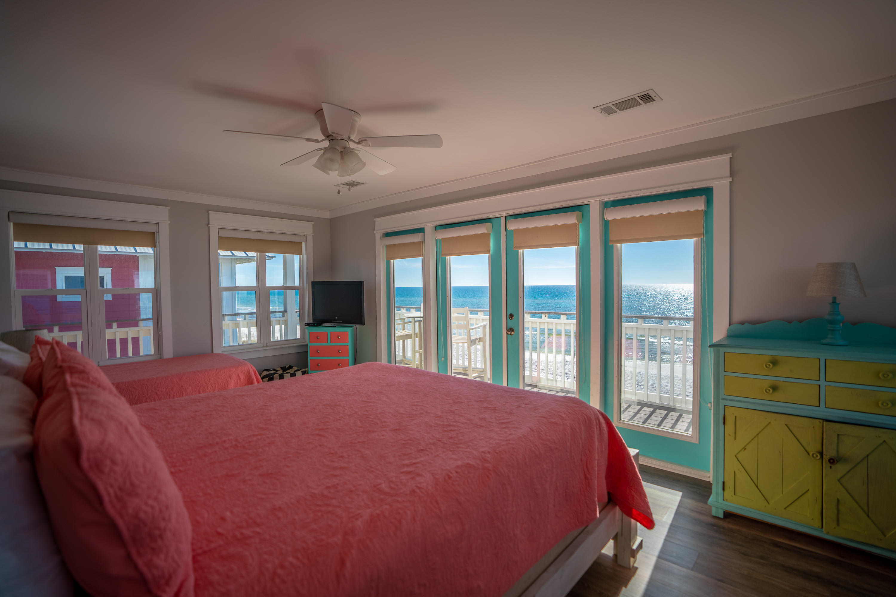 SUNRISE BEACH - Residential