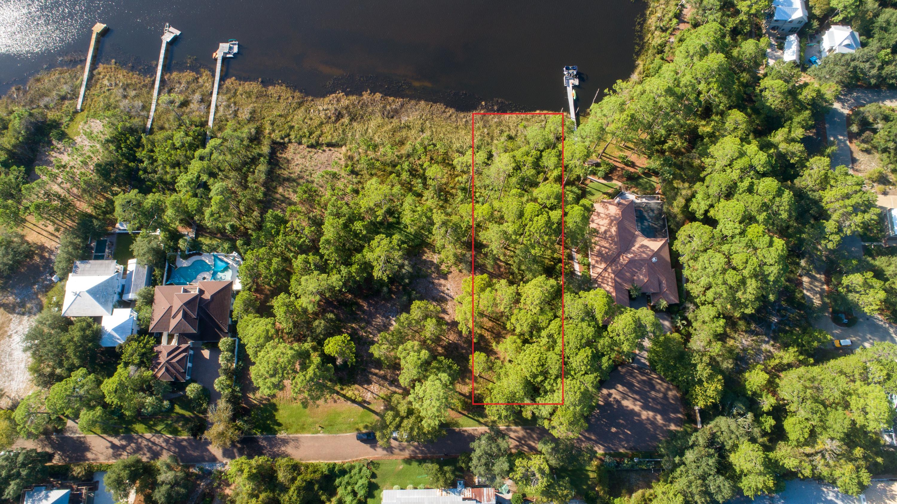 CRESCENT CAYE - Land