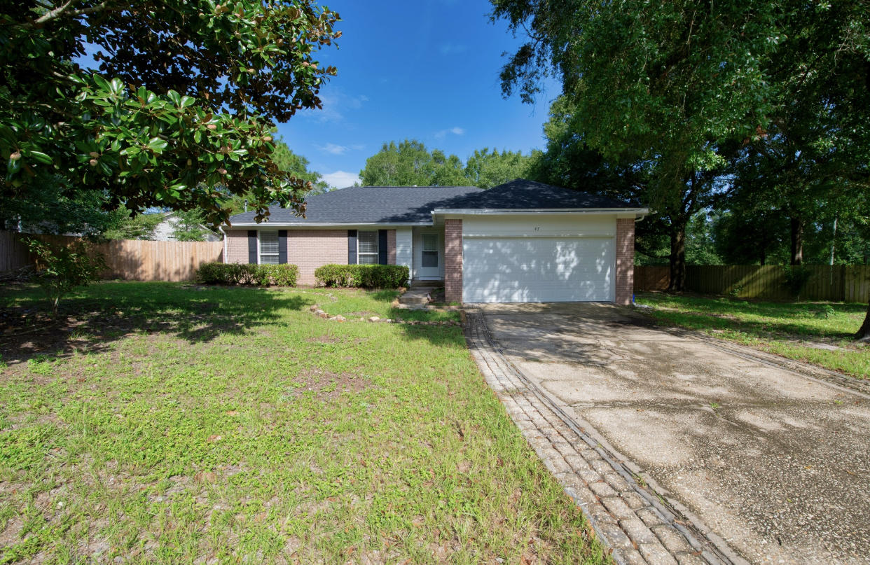 One year old roof! Freshly painted, quartz and granite countertops, newer flooring, carpets, and fully fenced yard. Double vanity in master, stainless steel appliances, newer doors to include exterior doors, & more! Schedule a walkthrough today.