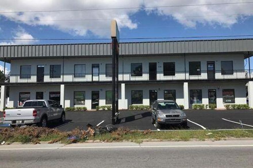 Conveniently located office space on the second floor facing Hollywood Blvd, great exposure, professional office space