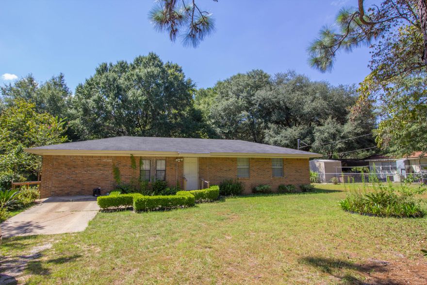 3 bedroom 2 bath home located in North East Crestview with easy commute to local bases, beaches, and shopping centers. Perfect starter home or down-sizer for some one who doesn't mind some minor TLC.Home sits on .28 of an acre with a nice covered back porch to sit and enjoy your morning coffee.