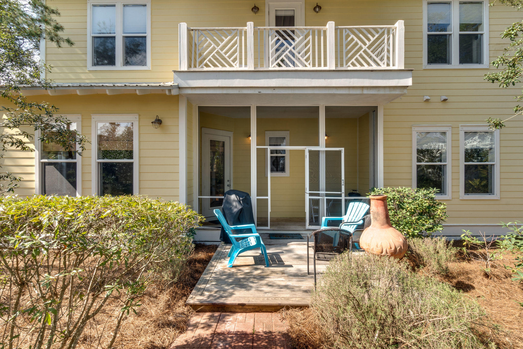 COTTAGES AT EASTERN LAKE - Residential