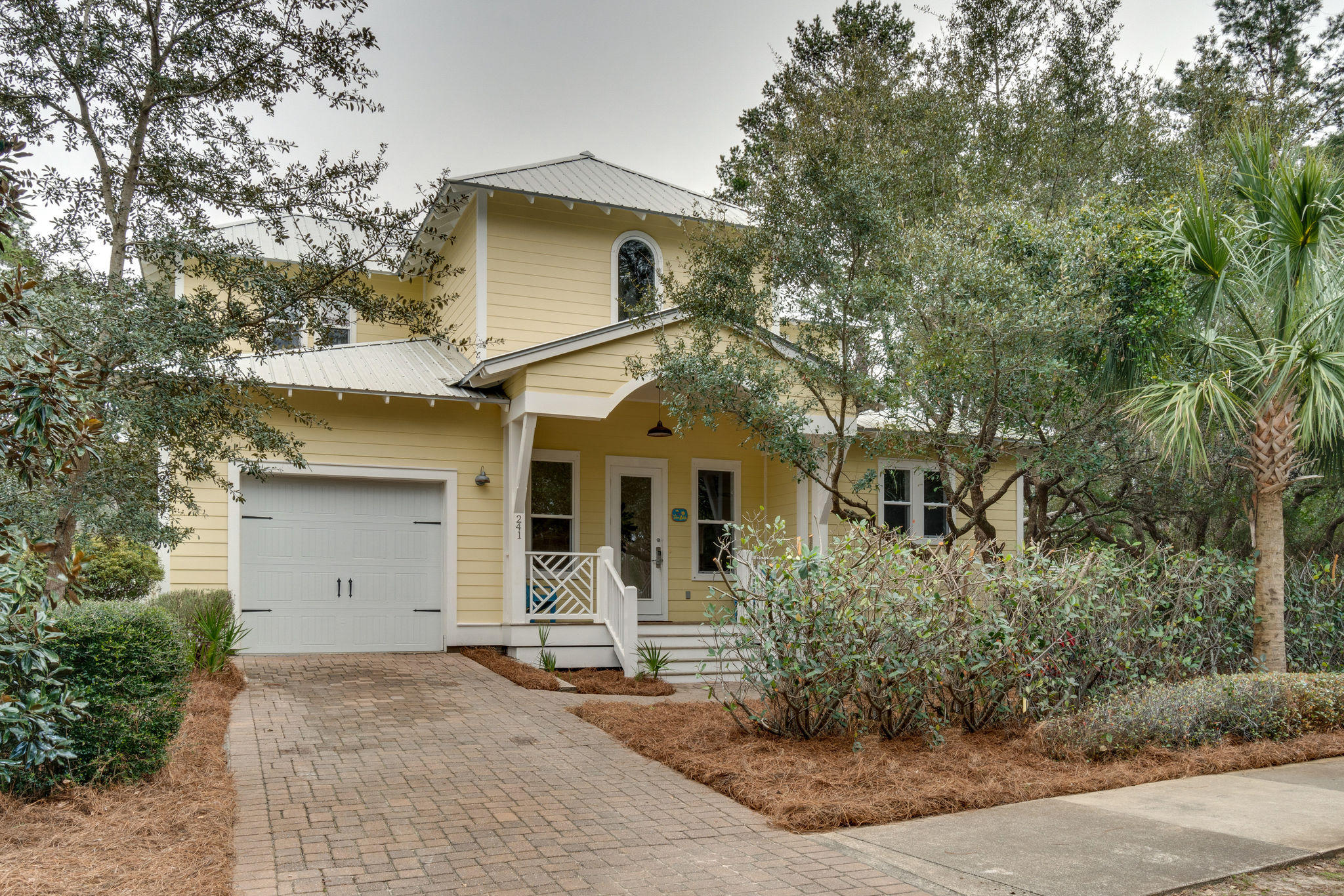 COTTAGES AT EASTERN LAKE - Residential