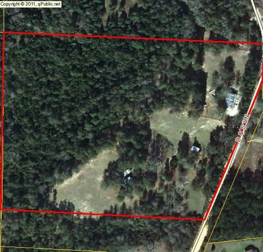 10 private acres in the country yet only 10 minutes from town. Half cleared, fenced pasture spotted with nice hardwoods, the other half wooded land. Nice 3 bedroom 2 bath Doublewide that has just been remodeled. It has new stainless upgraded appliances, new paint, new floor covering, toilets, faucet, lights, ceiling fans, and much more. Spacious Kitchen with plenty of cabinets. Split floor plan. Big storage building/workshop. Fenced for horses or cows etc. Chain link fenced back yard for dogs. Nice back deck. Move in ready. Beautiful property, must see. Gum Creek is located at the rear of the property and may or may not be on the property.