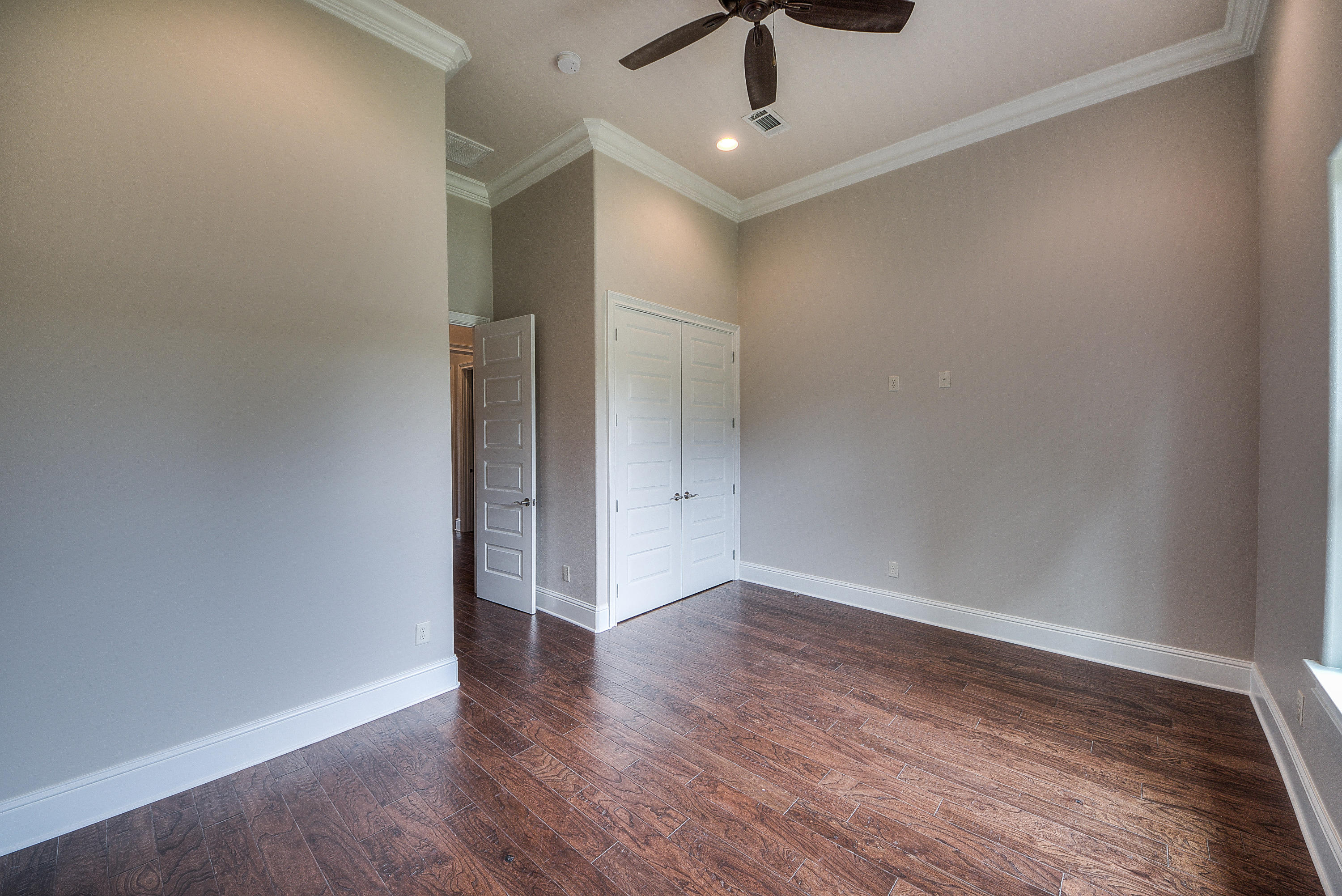 BAYTOWNE AVE EAST - Residential