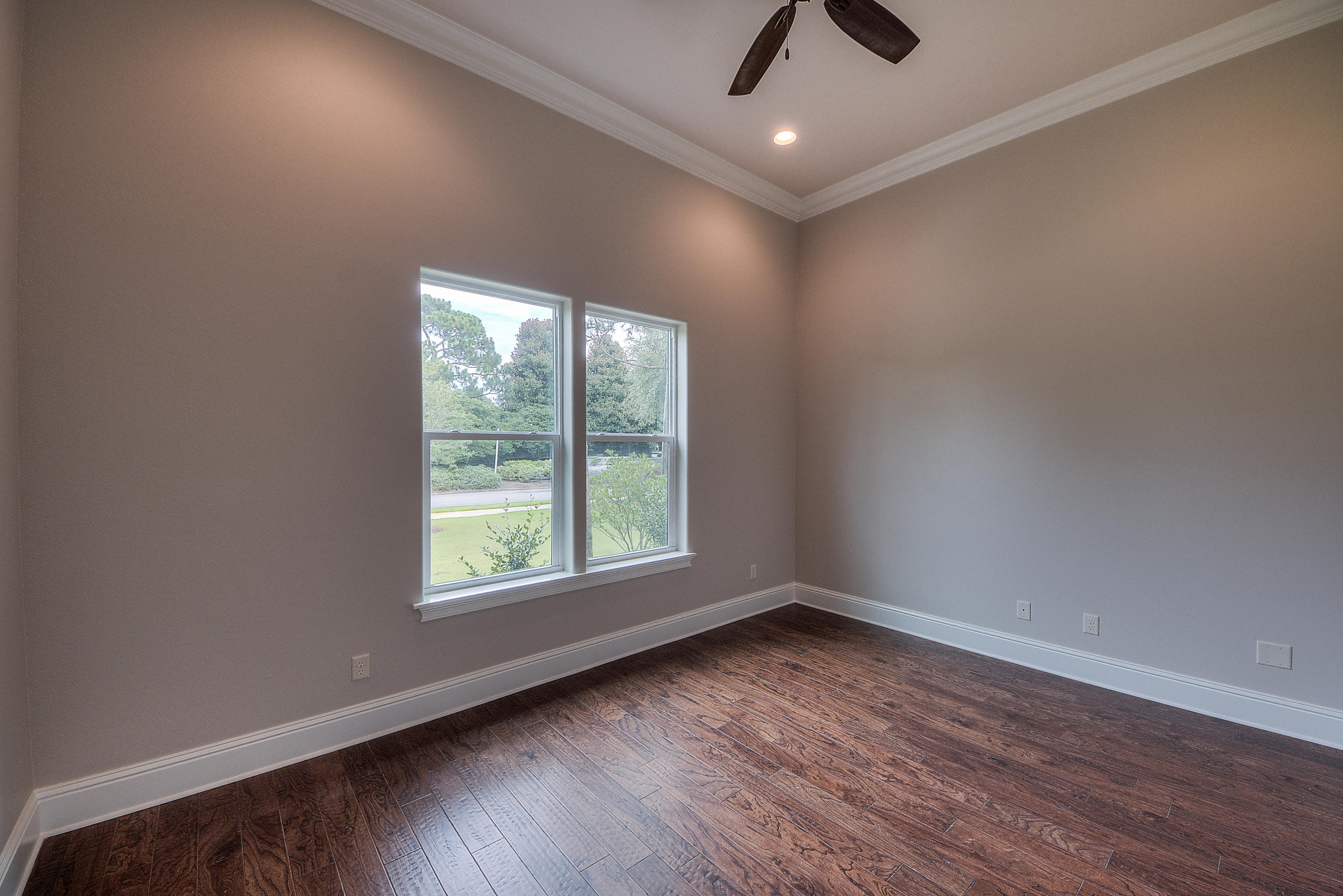 BAYTOWNE AVE EAST - Residential