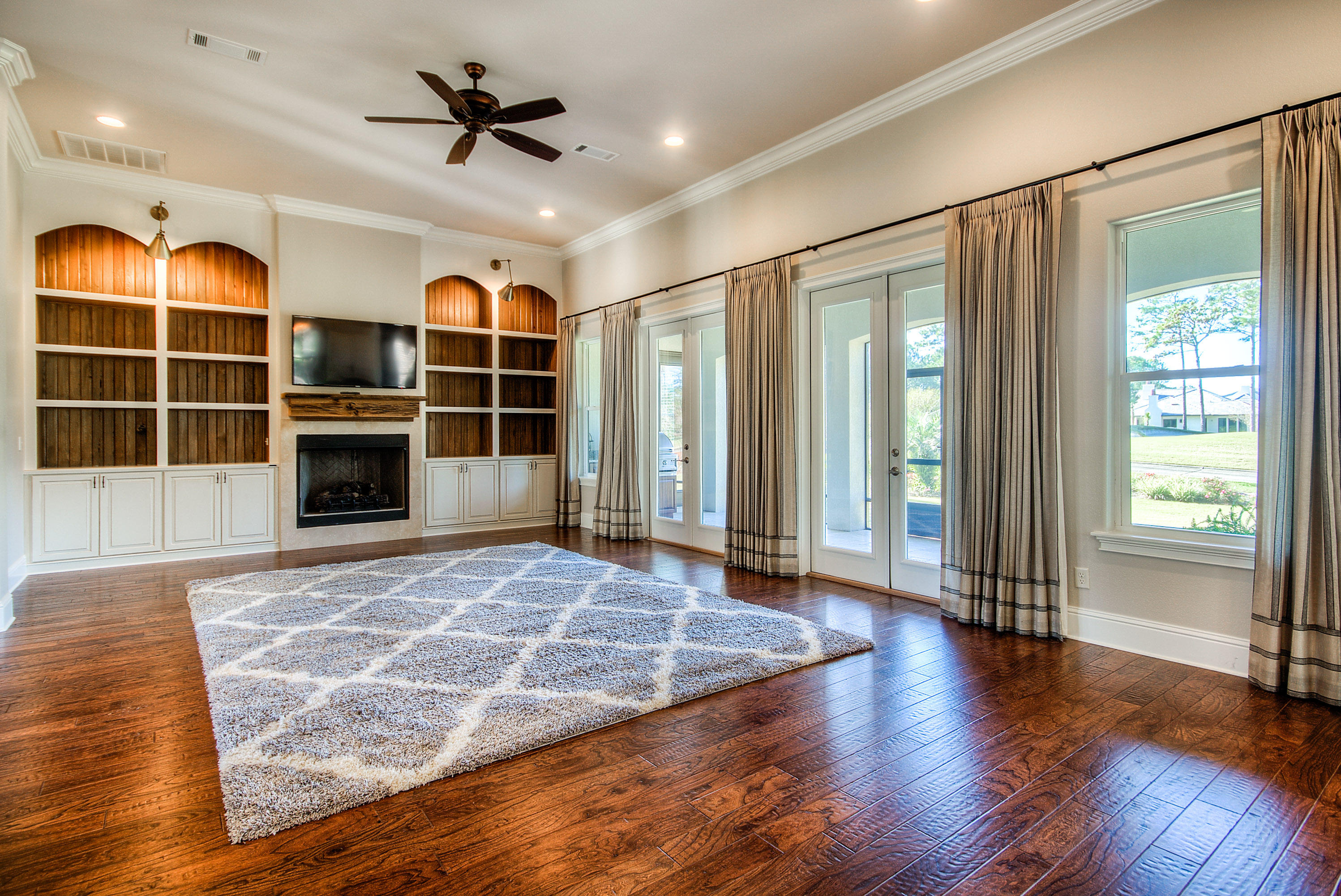 BAYTOWNE AVE EAST - Residential