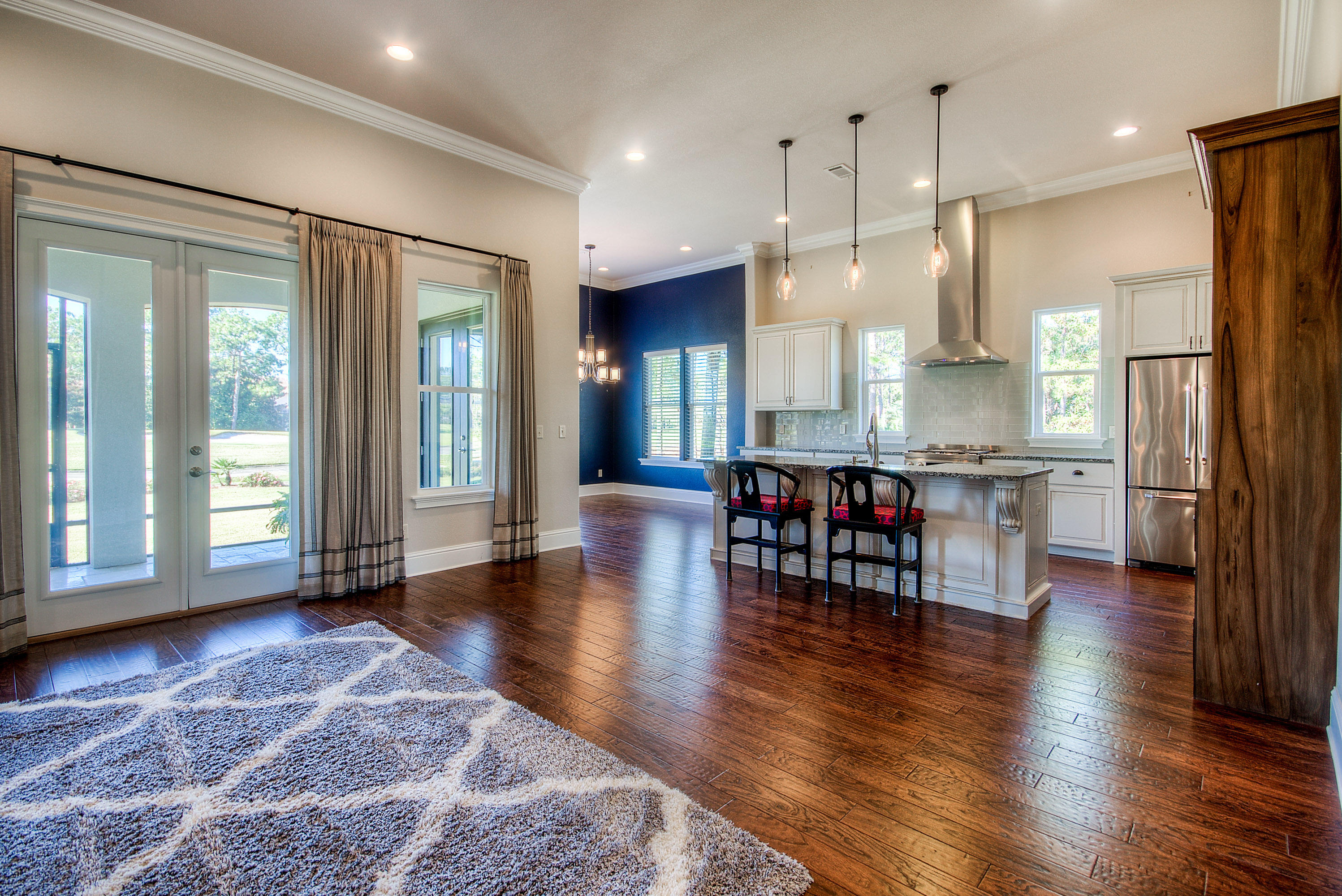 BAYTOWNE AVE EAST - Residential