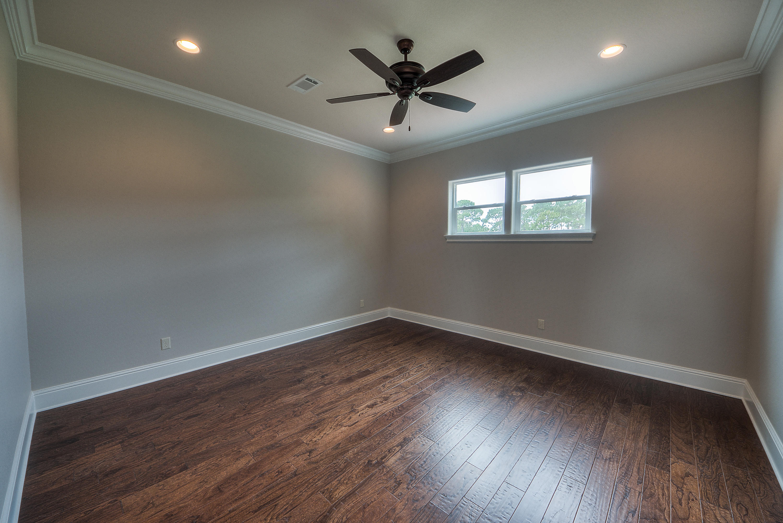 BAYTOWNE AVE EAST - Residential