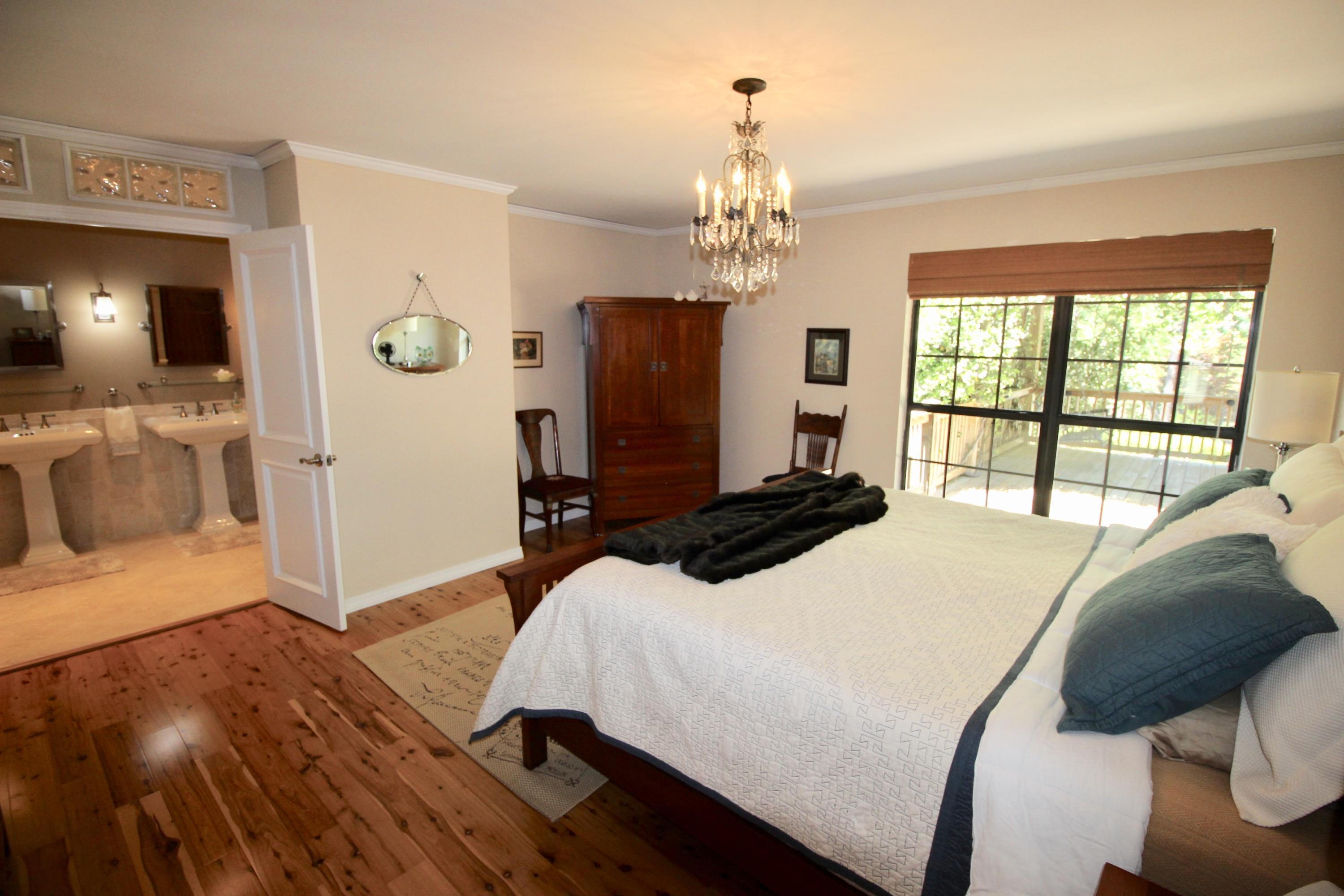 PINE SHORES - Residential