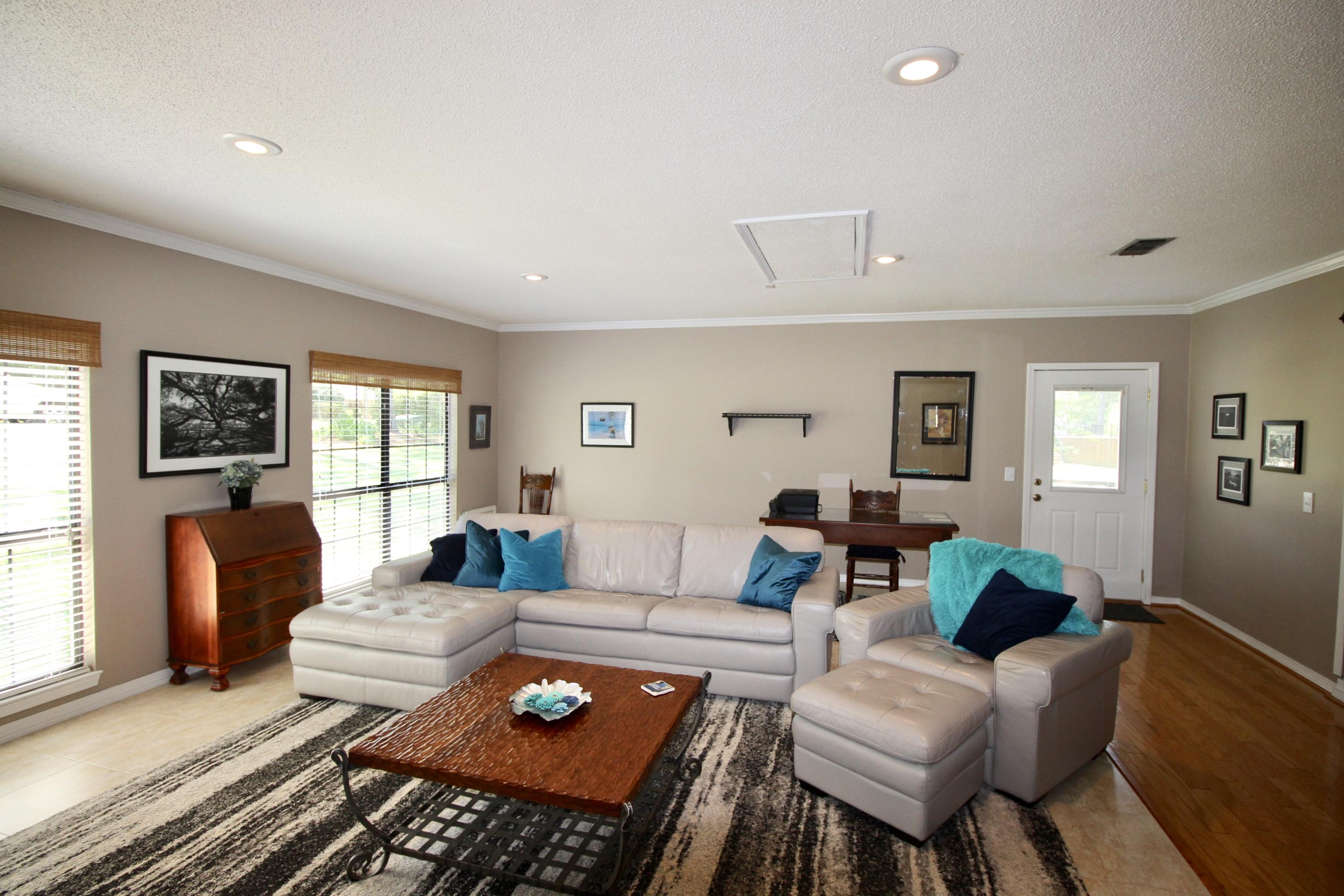 PINE SHORES - Residential