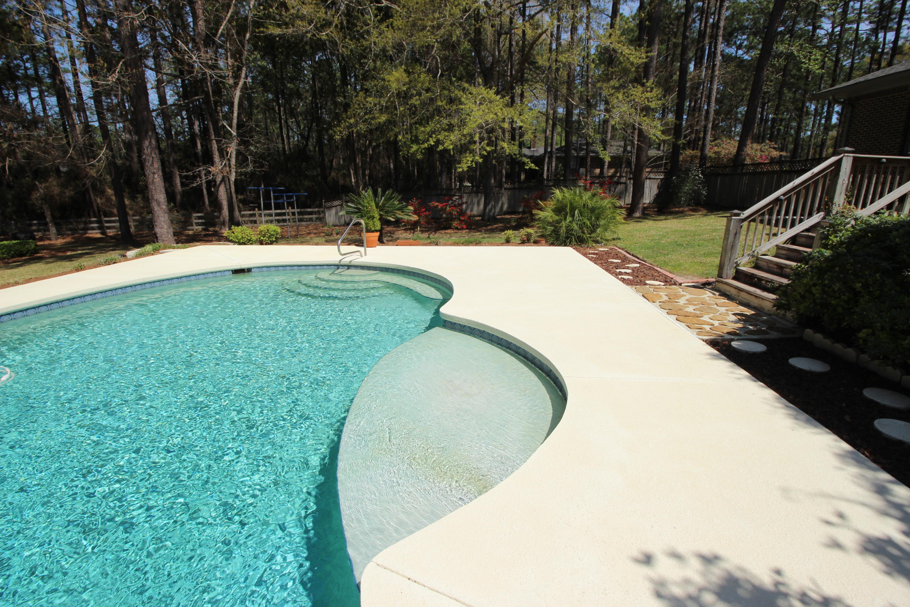 PINE SHORES - Residential