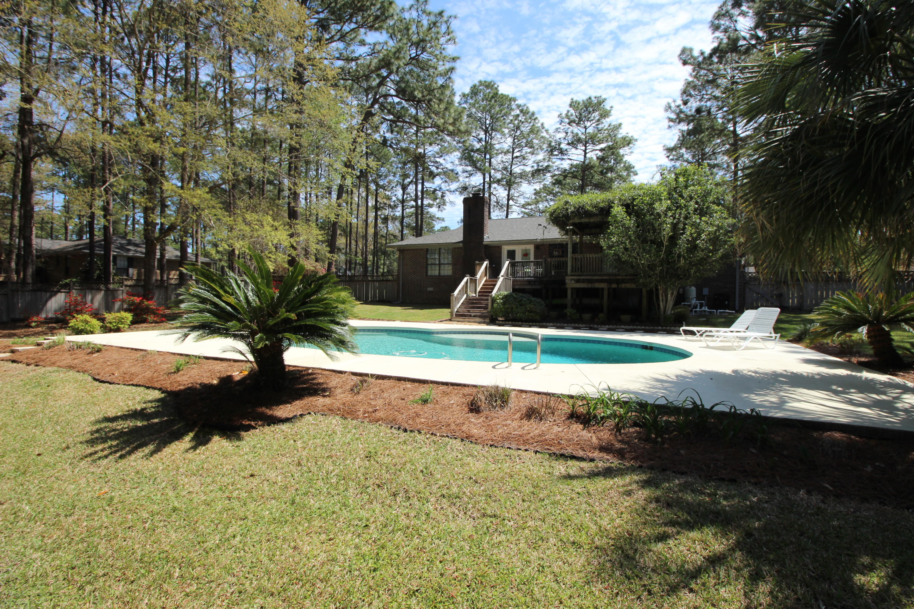 PINE SHORES - Residential