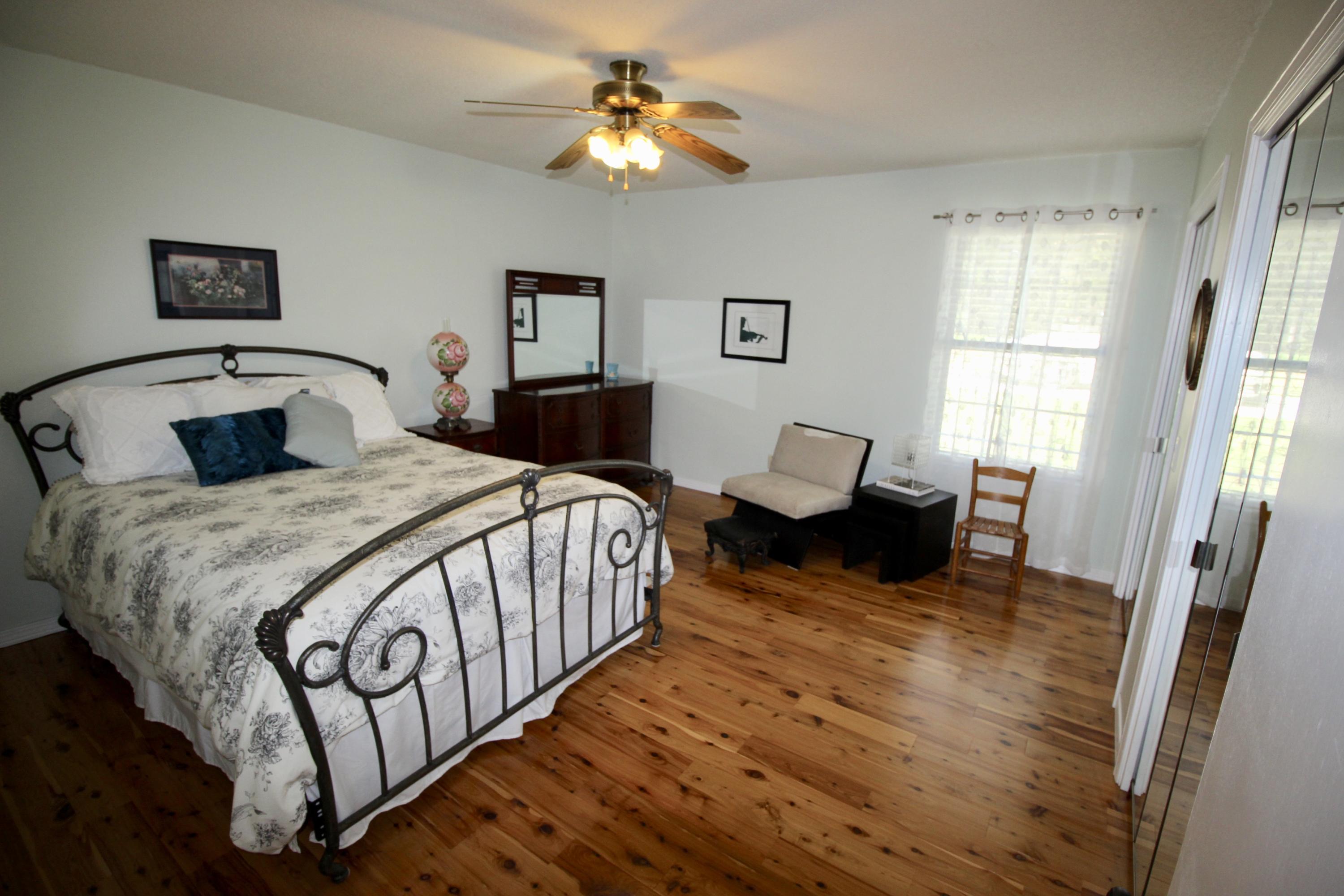 PINE SHORES - Residential