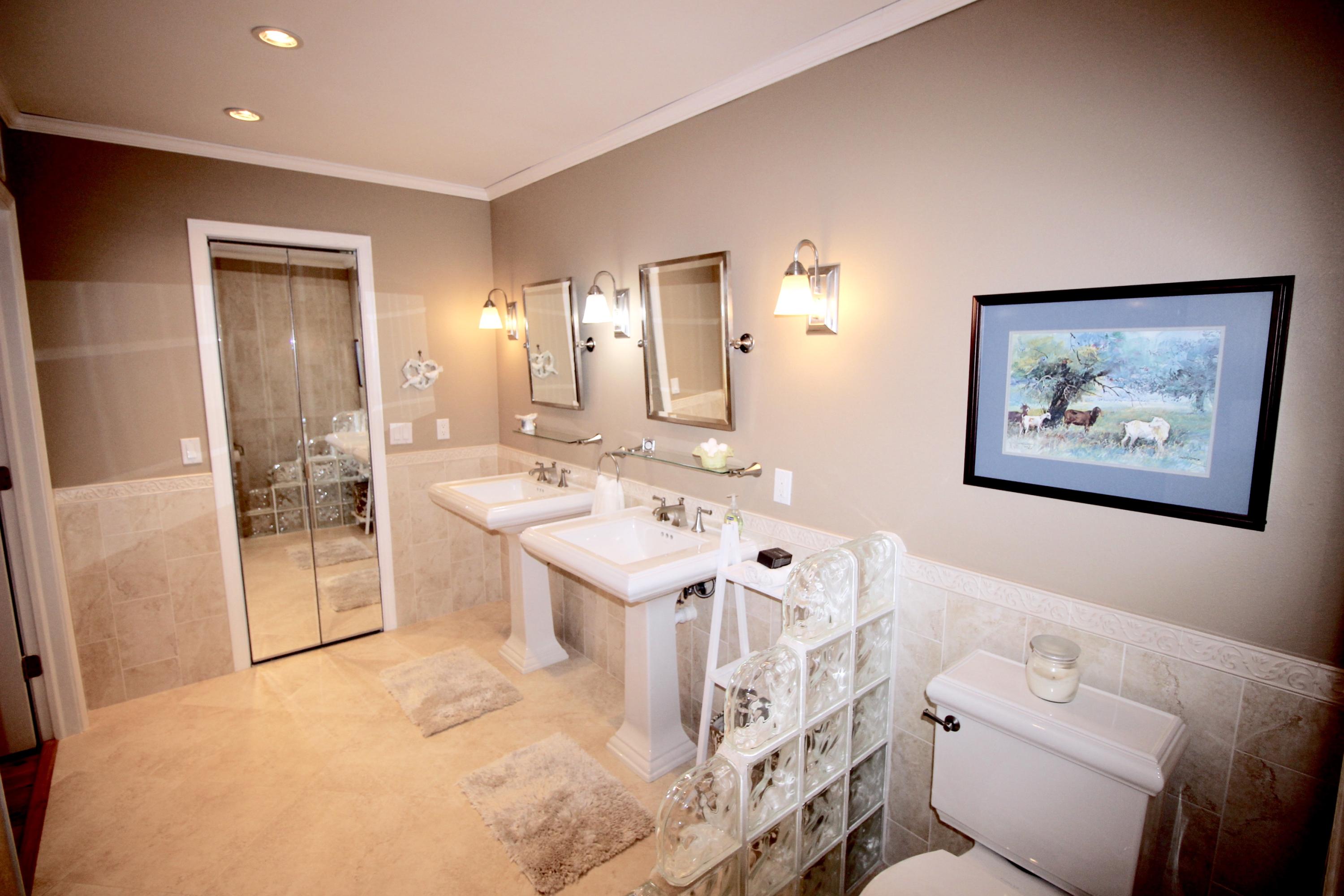 PINE SHORES - Residential