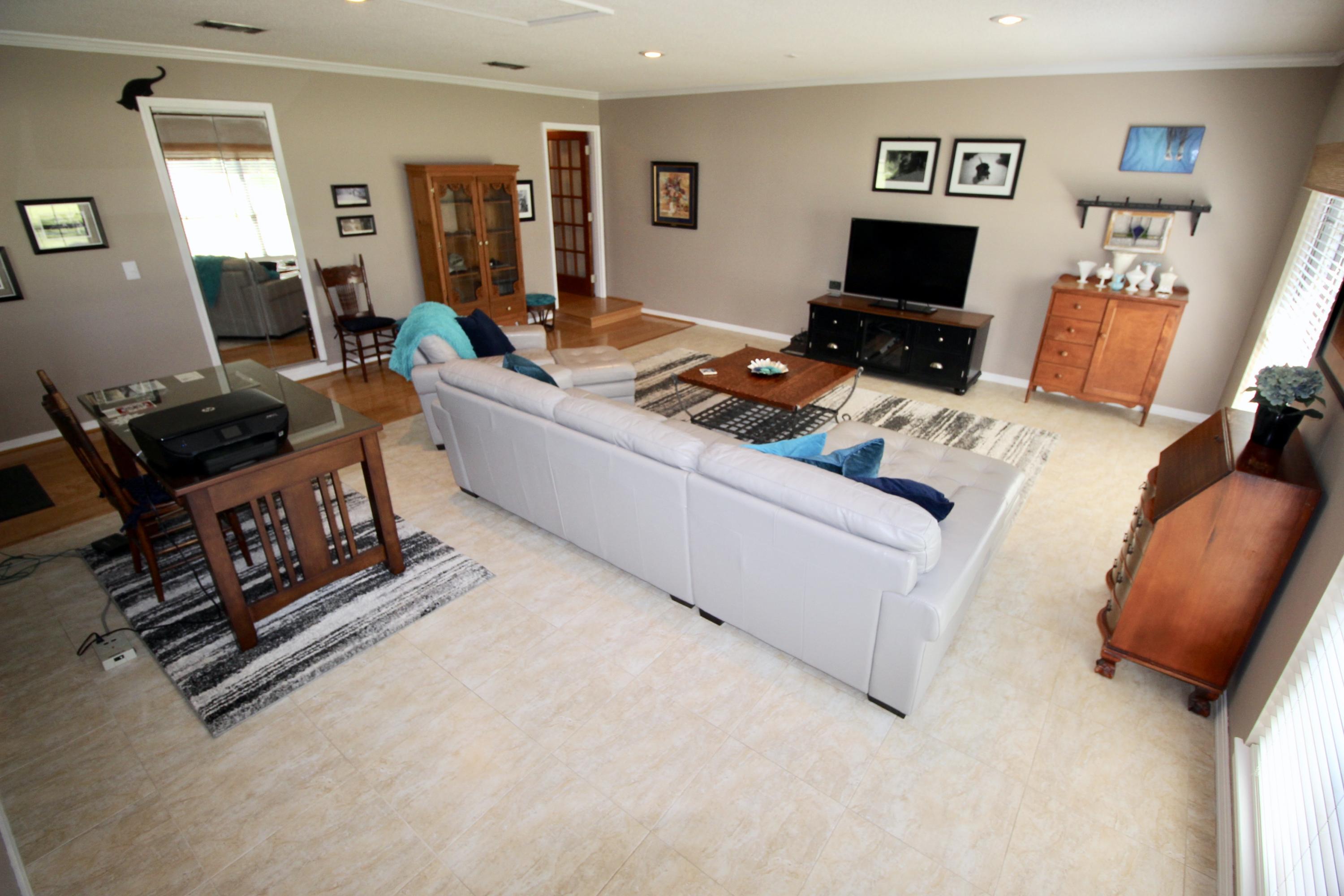 PINE SHORES - Residential