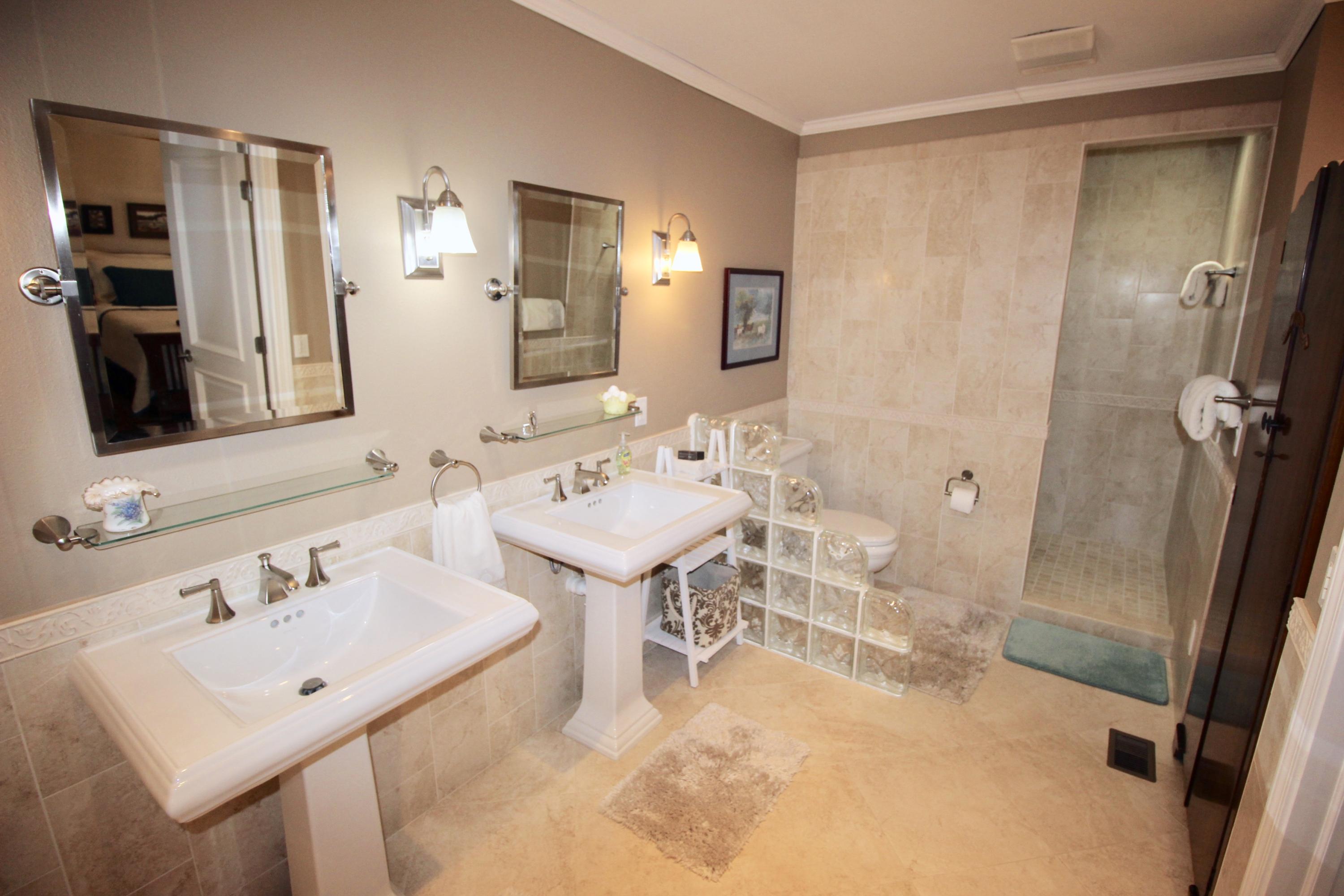 PINE SHORES - Residential