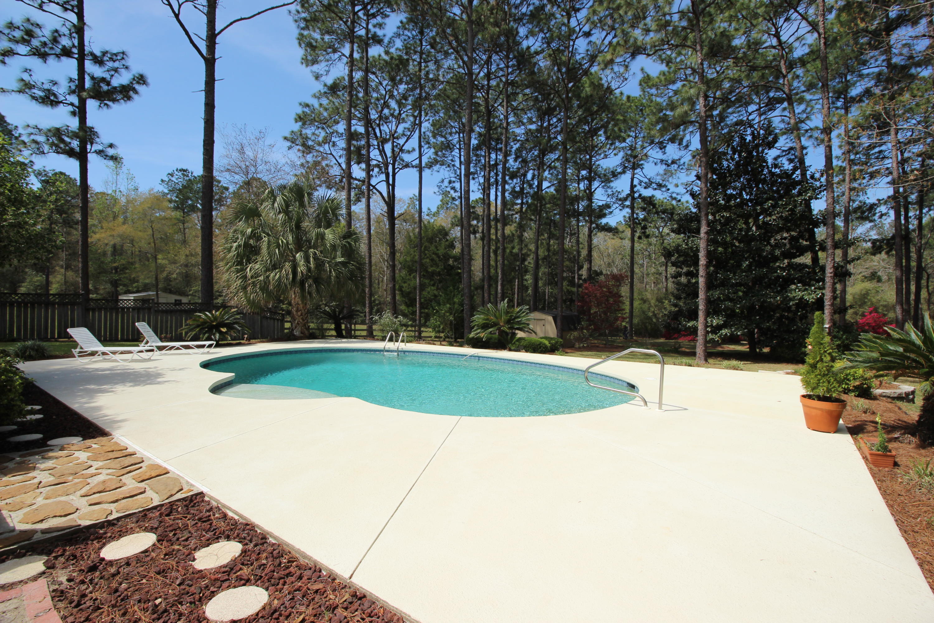 PINE SHORES - Residential