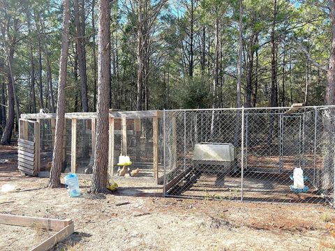 A home in DeFuniak Springs